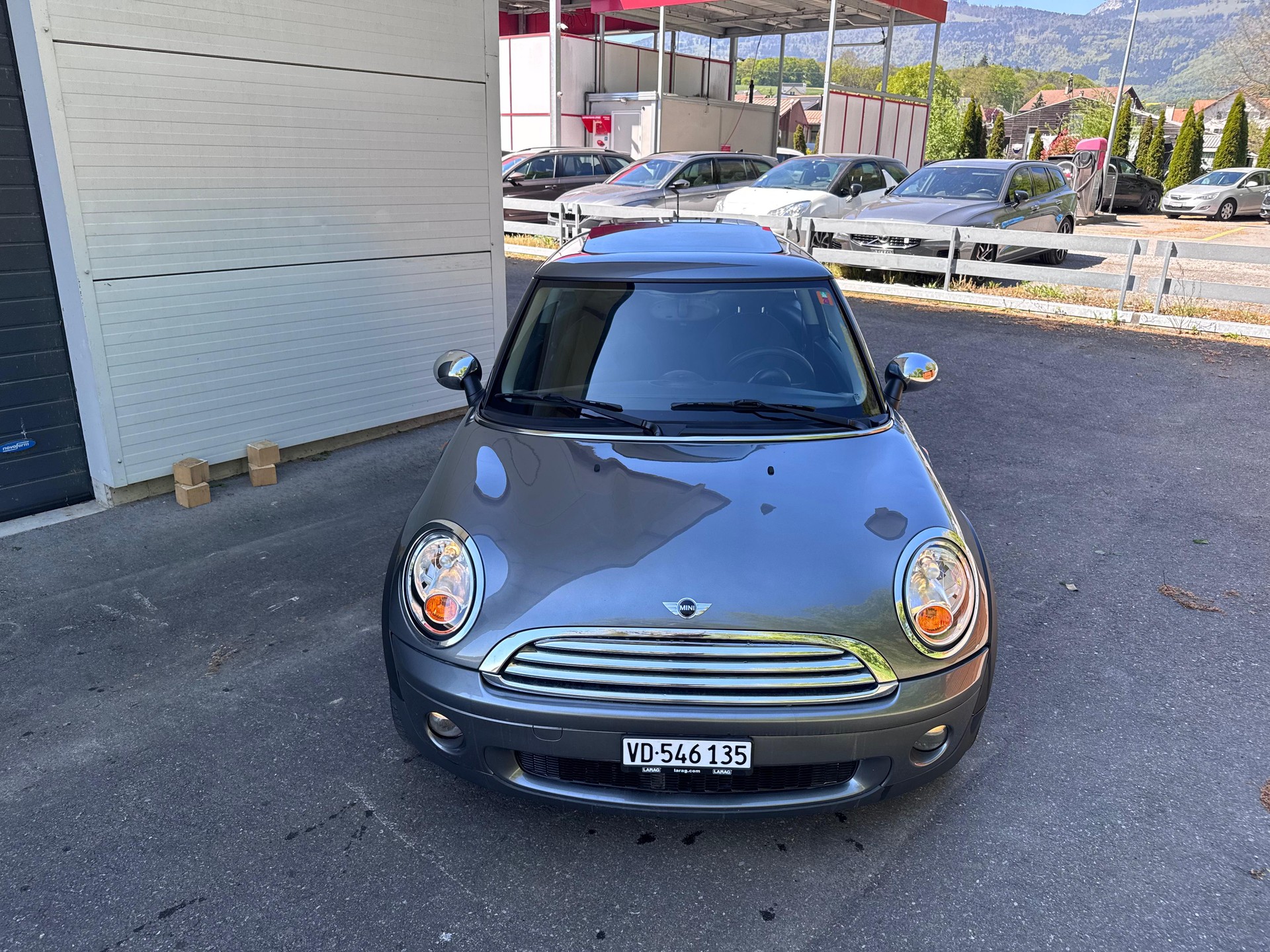 MINI One - 2010-showroom-element-1