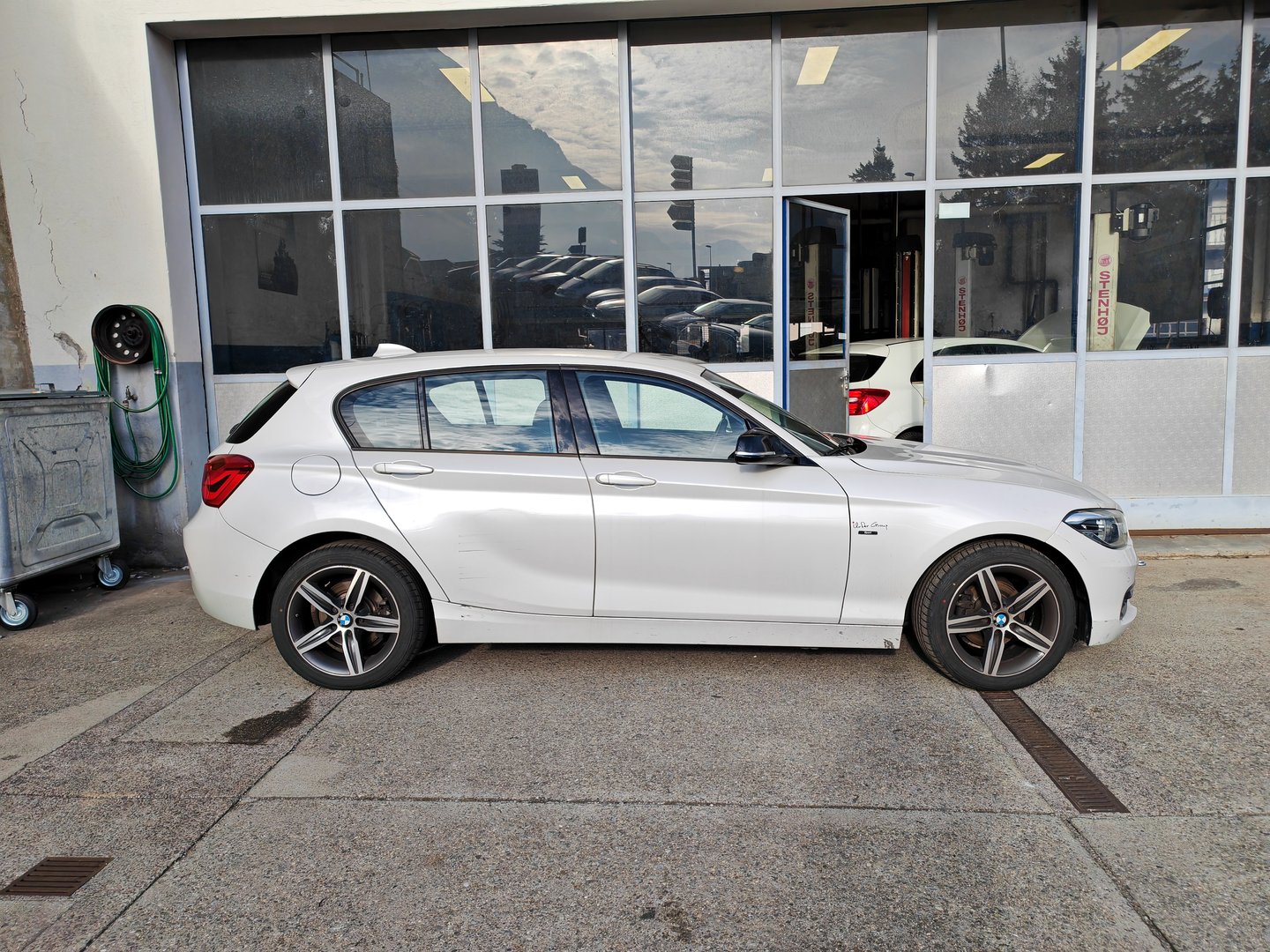 BMW 118i Sport Line – MOTEUR HS (sans compression), non expertisée, dans l'état-image-7