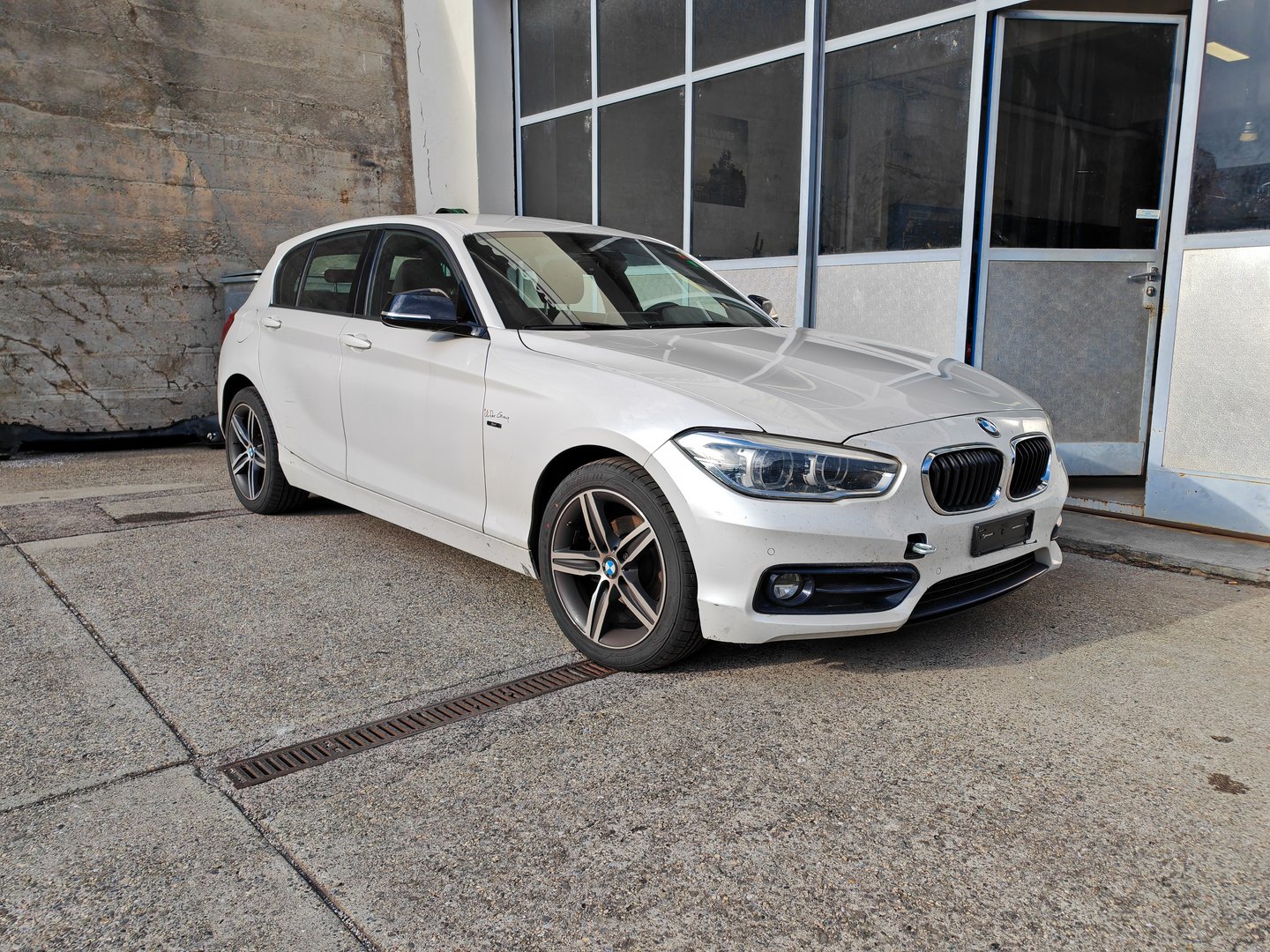 BMW 118i Sport Line – MOTEUR HS (sans compression), non expertisée, dans l'état-image-2