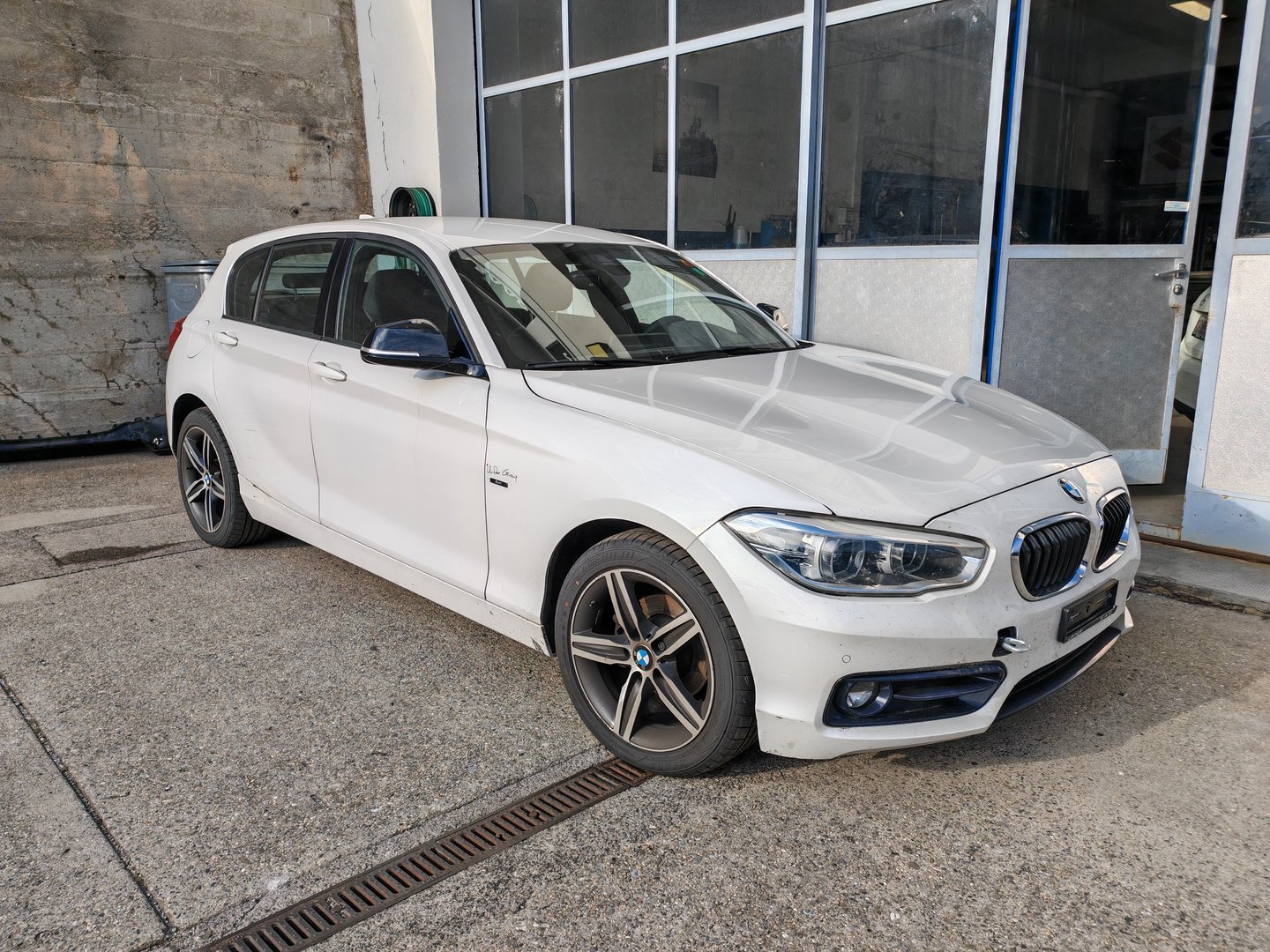 BMW 118i Sport Line – MOTEUR HS (sans compression), non expertisée, dans l'état-image-0