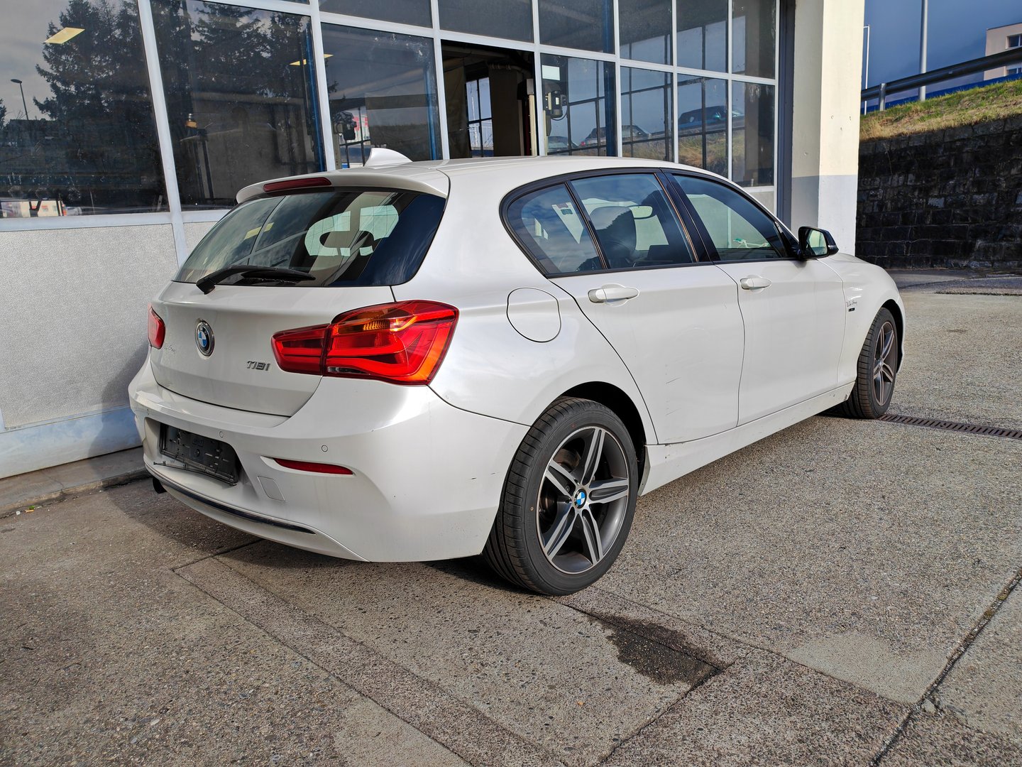 BMW 118i Sport Line – MOTEUR HS (sans compression), non expertisée, dans l'état-image-6