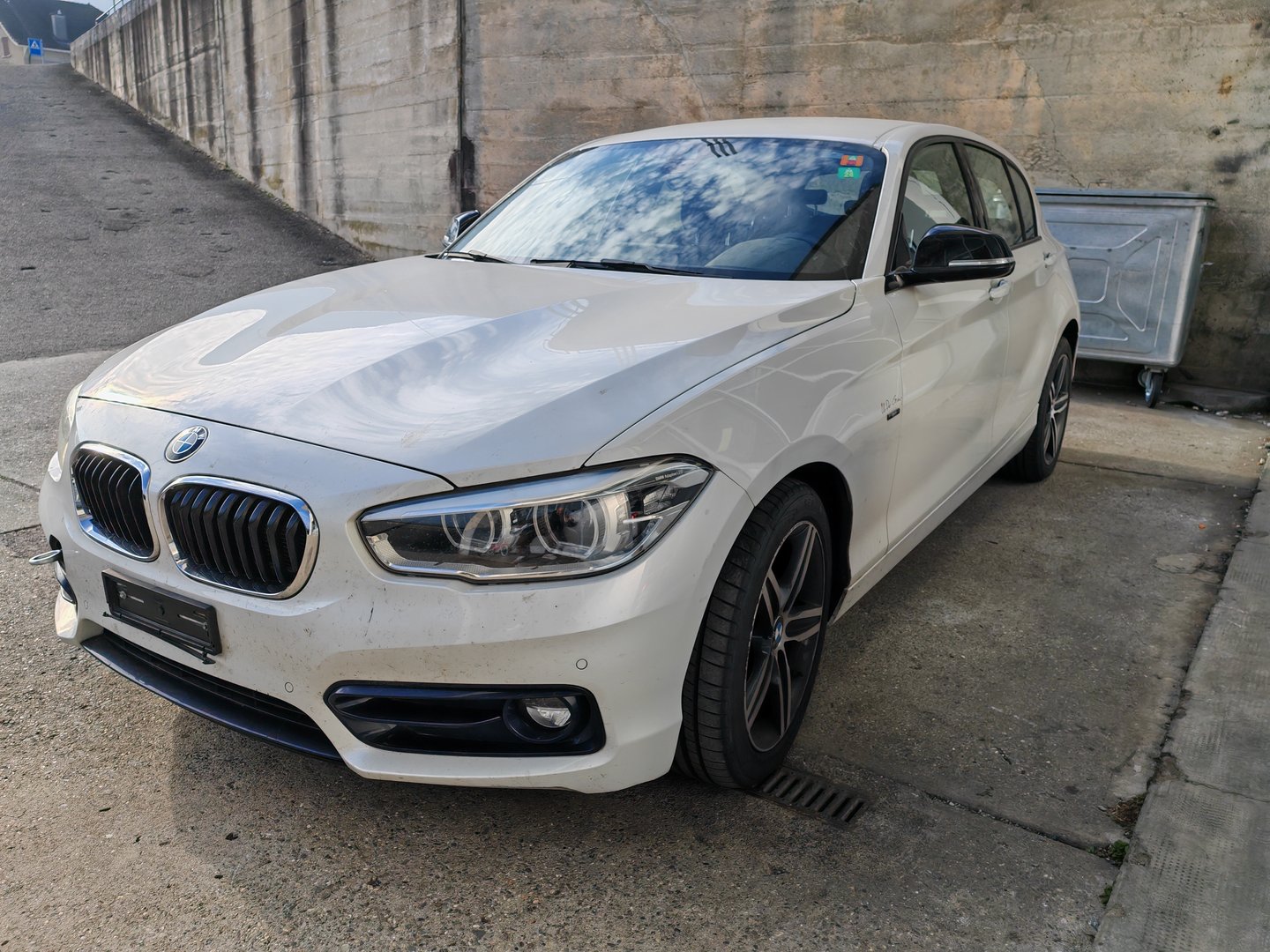 BMW 118i Sport Line – MOTEUR HS (sans compression), non expertisée, dans l'état-image-4