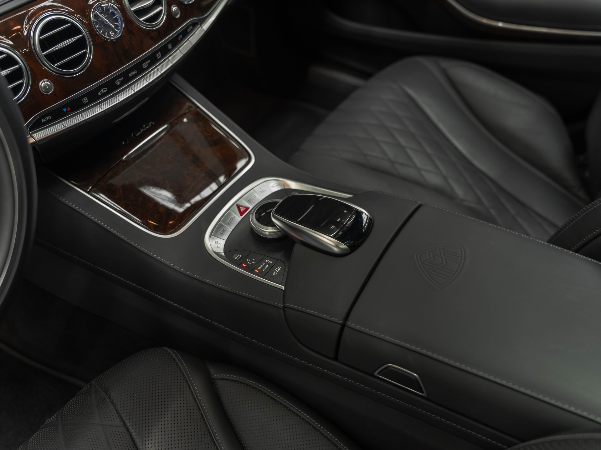 MERCEDES-BENZ S 500 Maybach 4Matic 9G-Tronic-image-22
