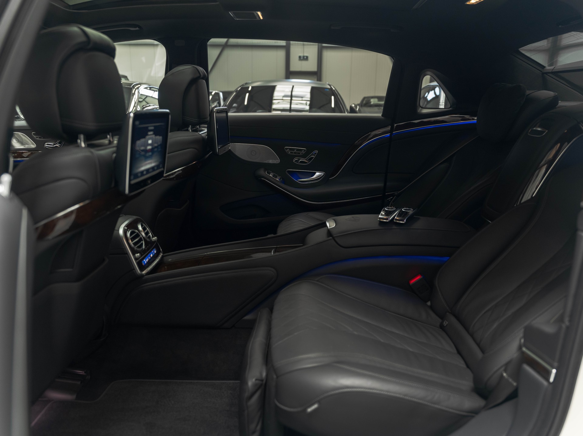 MERCEDES-BENZ S 500 Maybach 4Matic 9G-Tronic-image-12