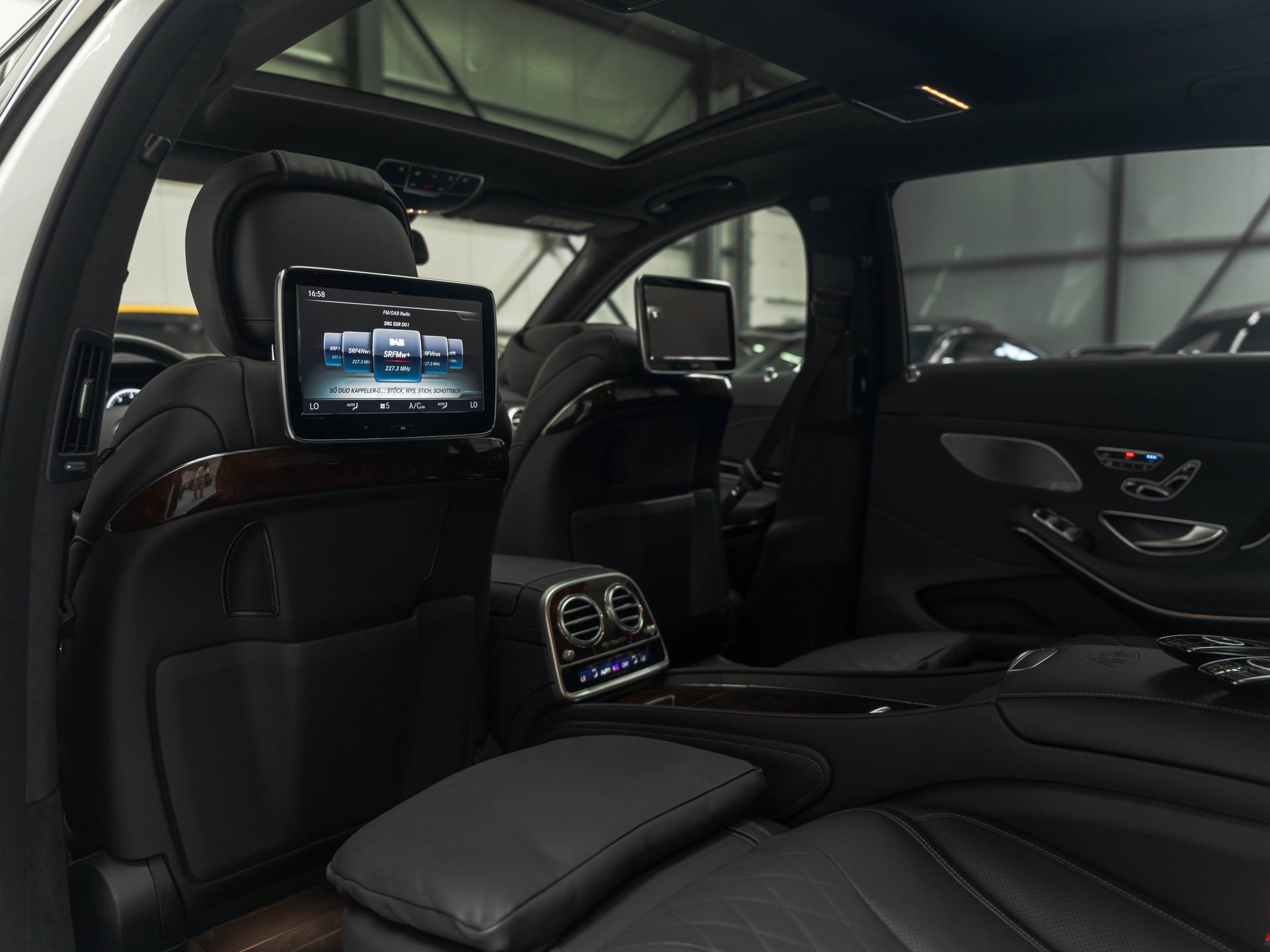 MERCEDES-BENZ S 500 Maybach 4Matic 9G-Tronic-image-11
