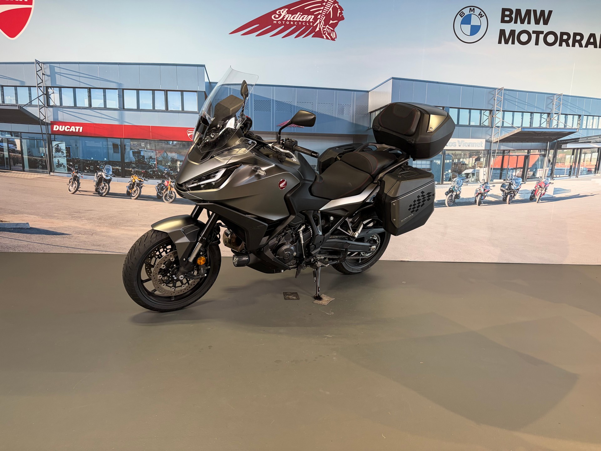 HONDA NT 1100-showroom-element-2