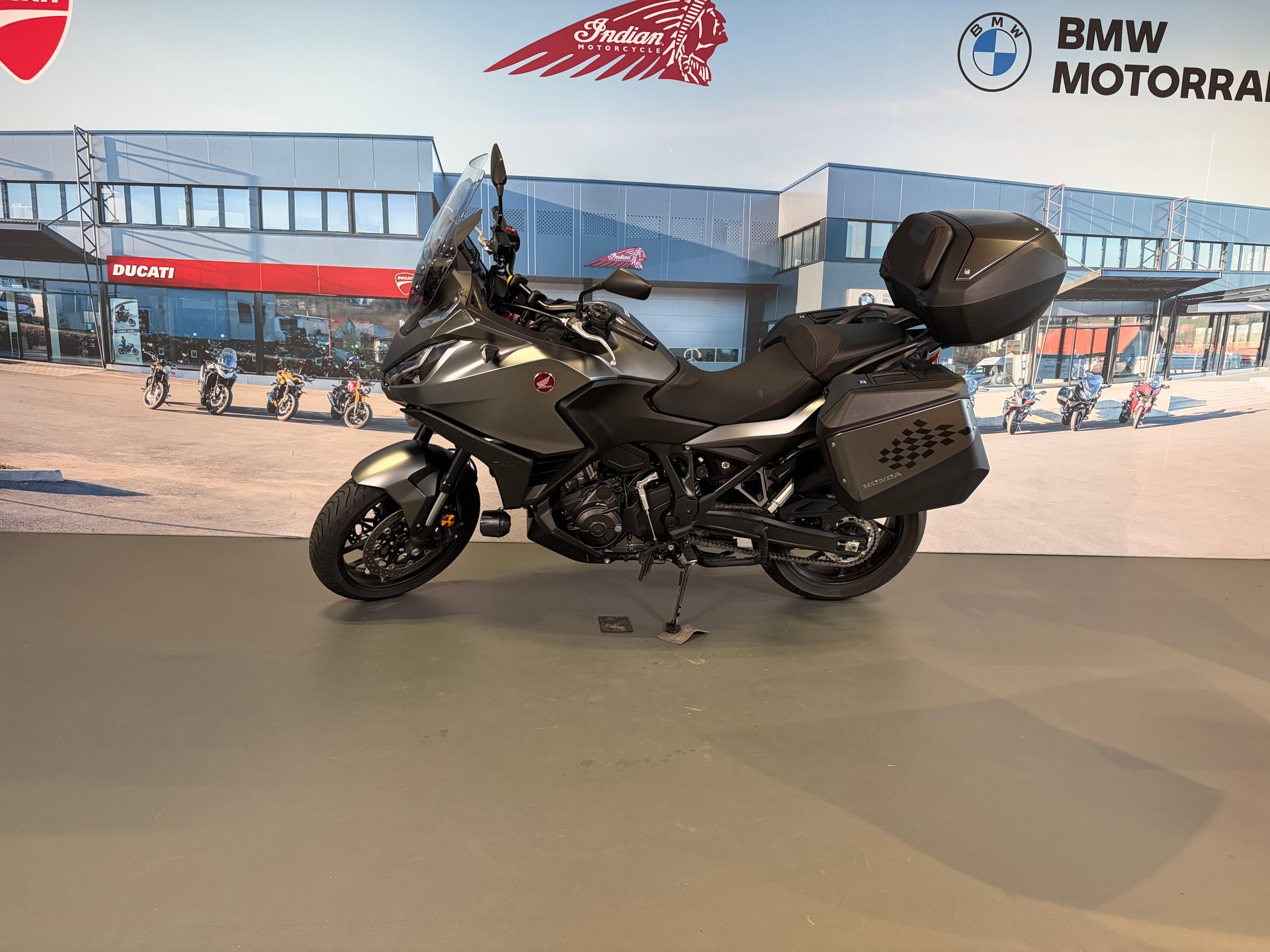 HONDA NT 1100-showroom-element-3