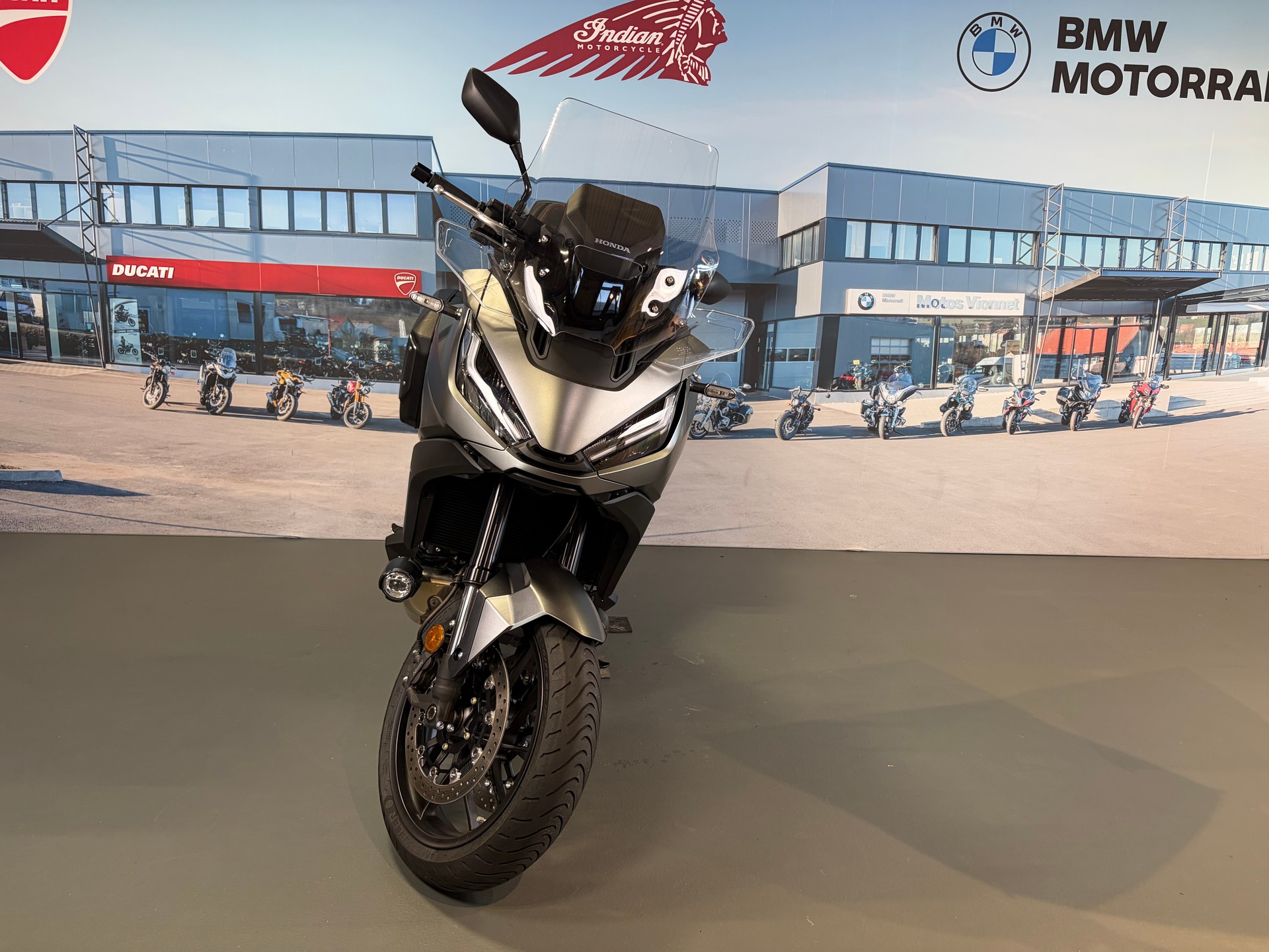 HONDA NT 1100-showroom-element-1