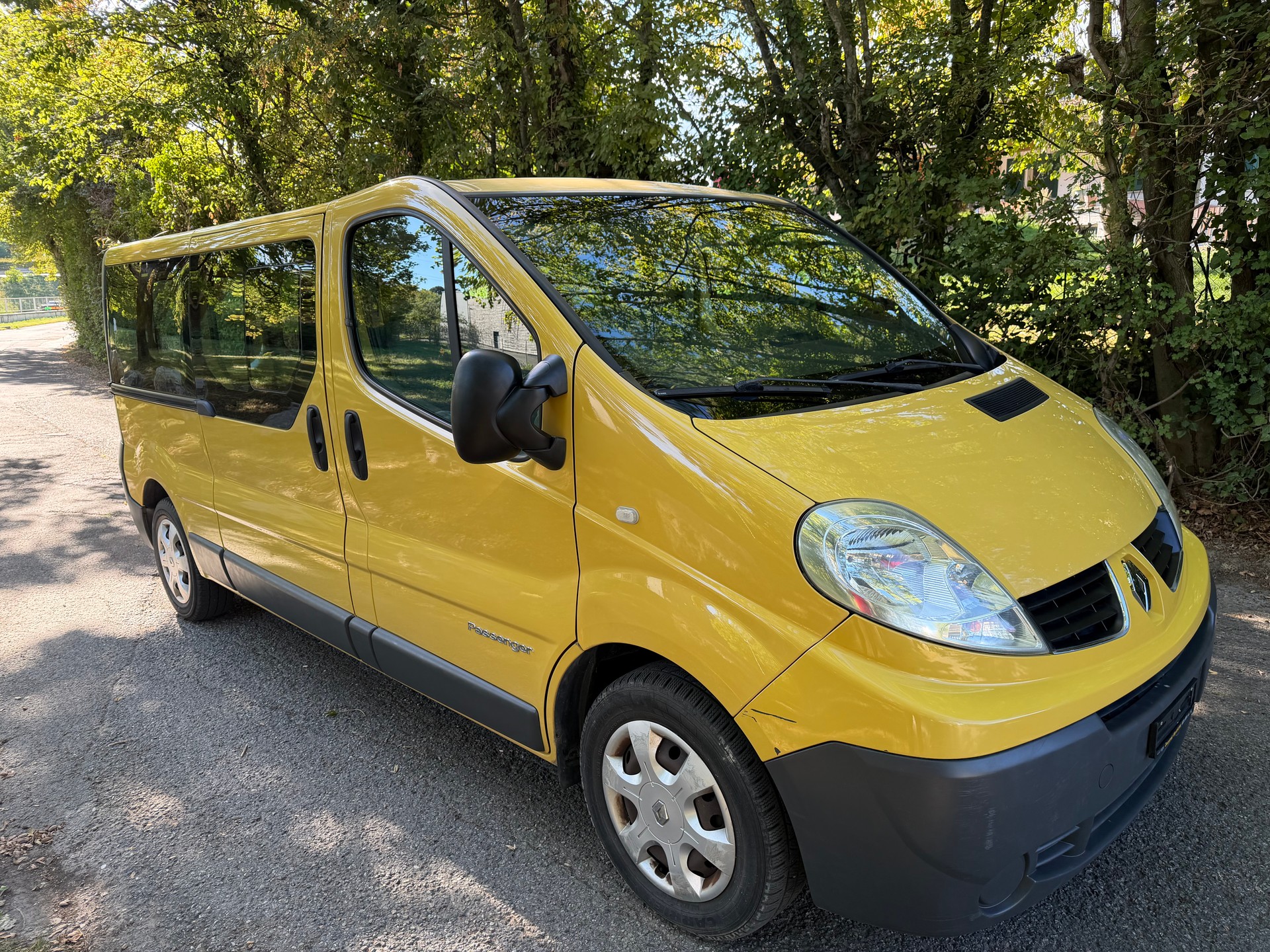 RENAULT TRAFIC-image-2