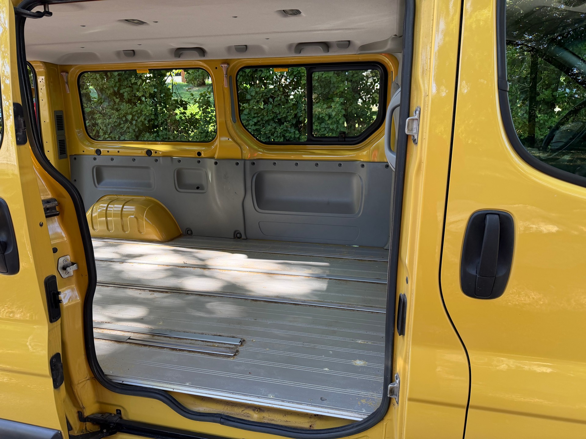RENAULT TRAFIC-image-7