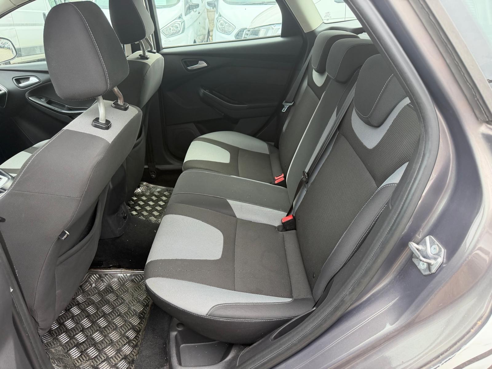 FORD Focus 1.6i VCT Titanium PowerShift-image-6