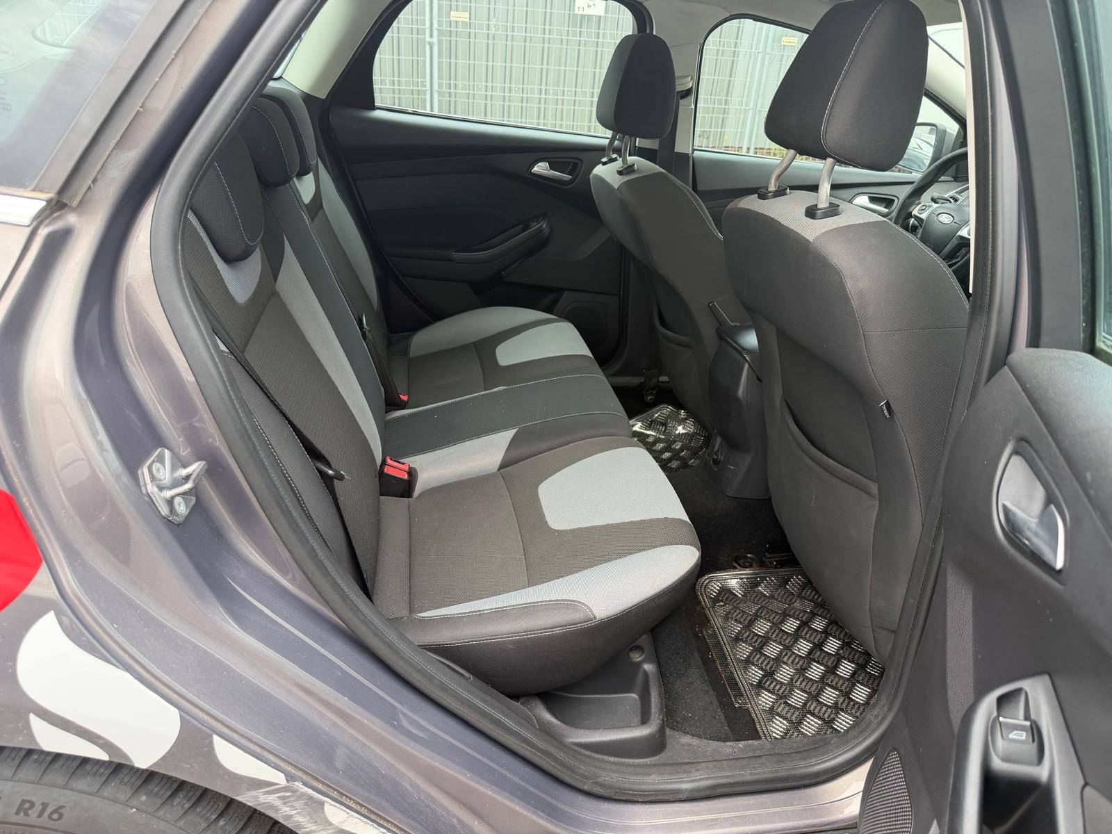 FORD Focus 1.6i VCT Titanium PowerShift-image-10