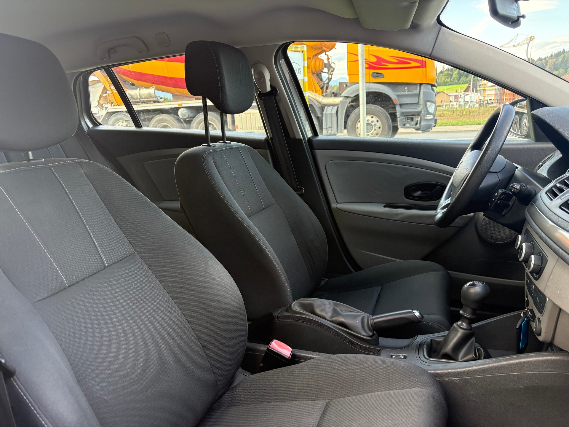 RENAULT Mégane Grandtour 1.6 16V Expression-image-10