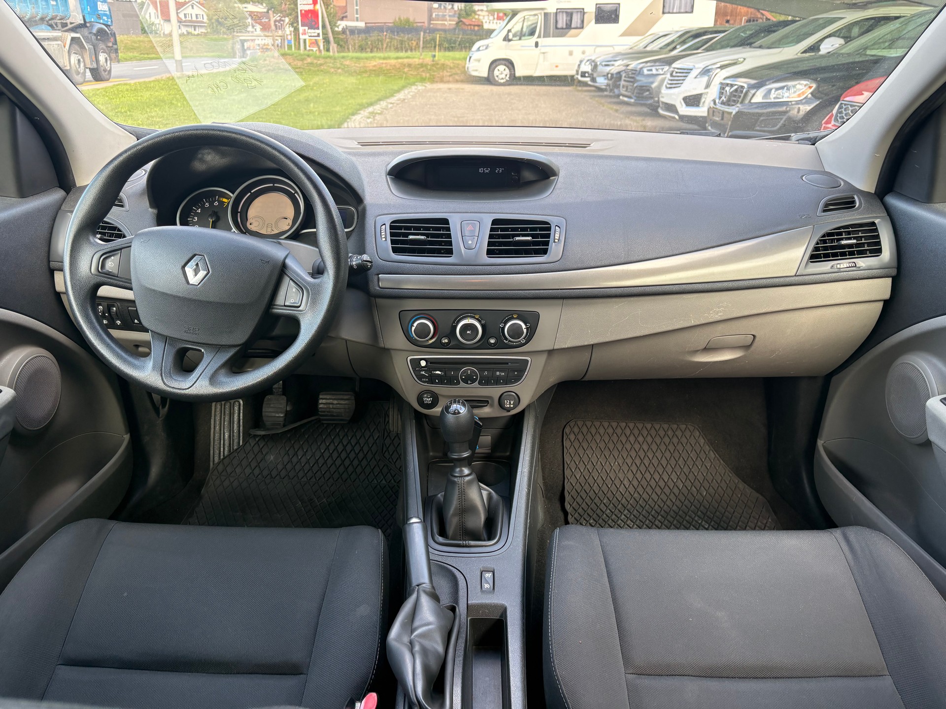 RENAULT Mégane Grandtour 1.6 16V Expression-image-12