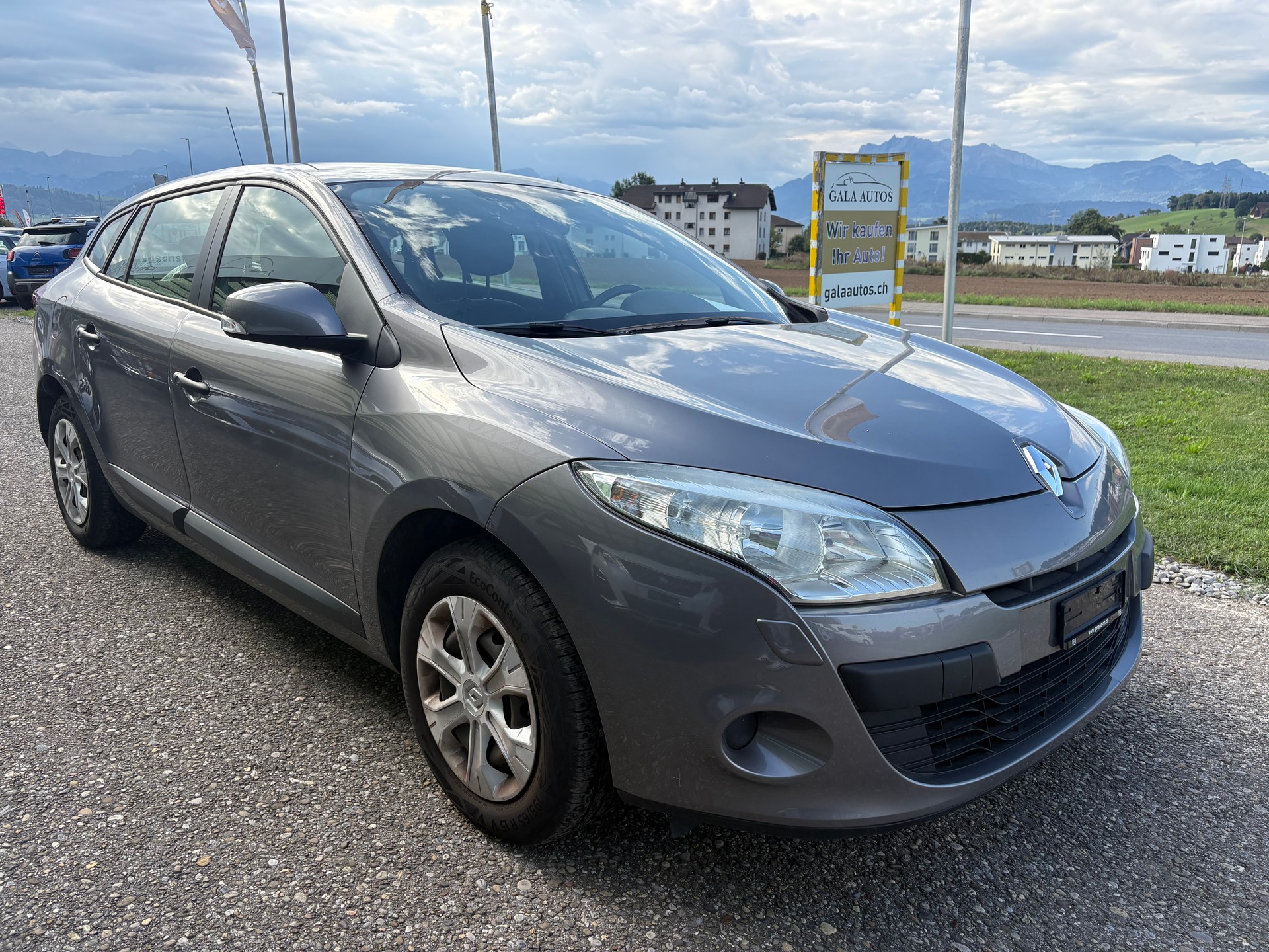 RENAULT Mégane Grandtour 1.6 16V Expression-image-2