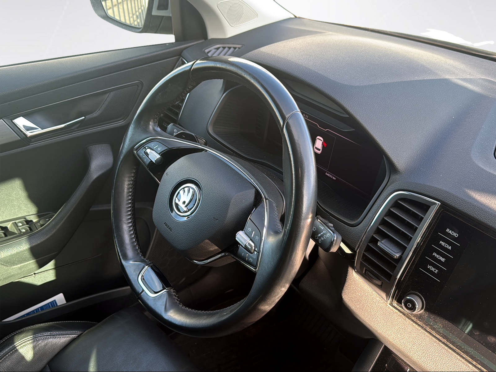SKODA Karoq 2.0 TDI SCOUT 4x4 DSG-image-4