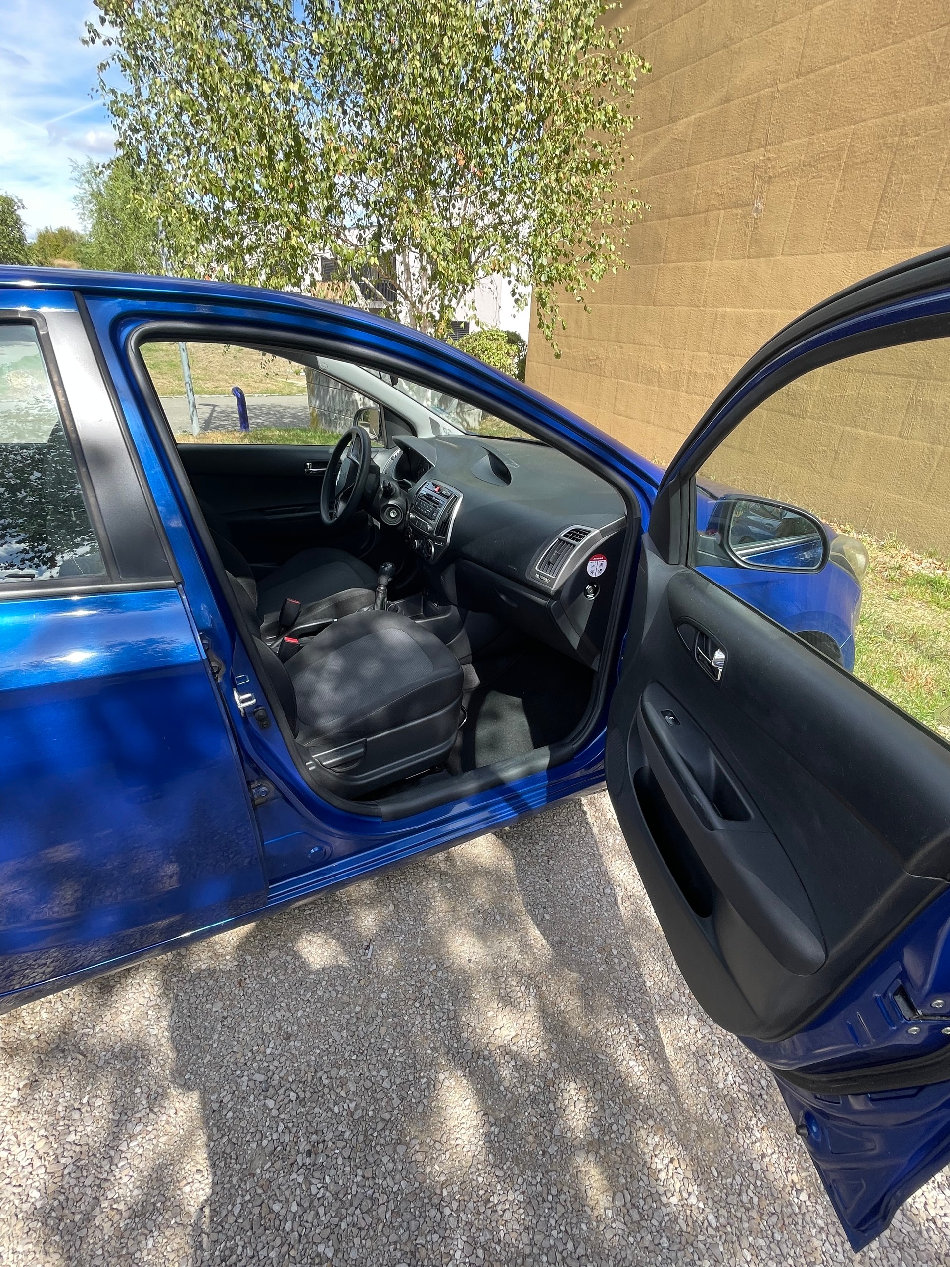 HYUNDAI i20-image-2