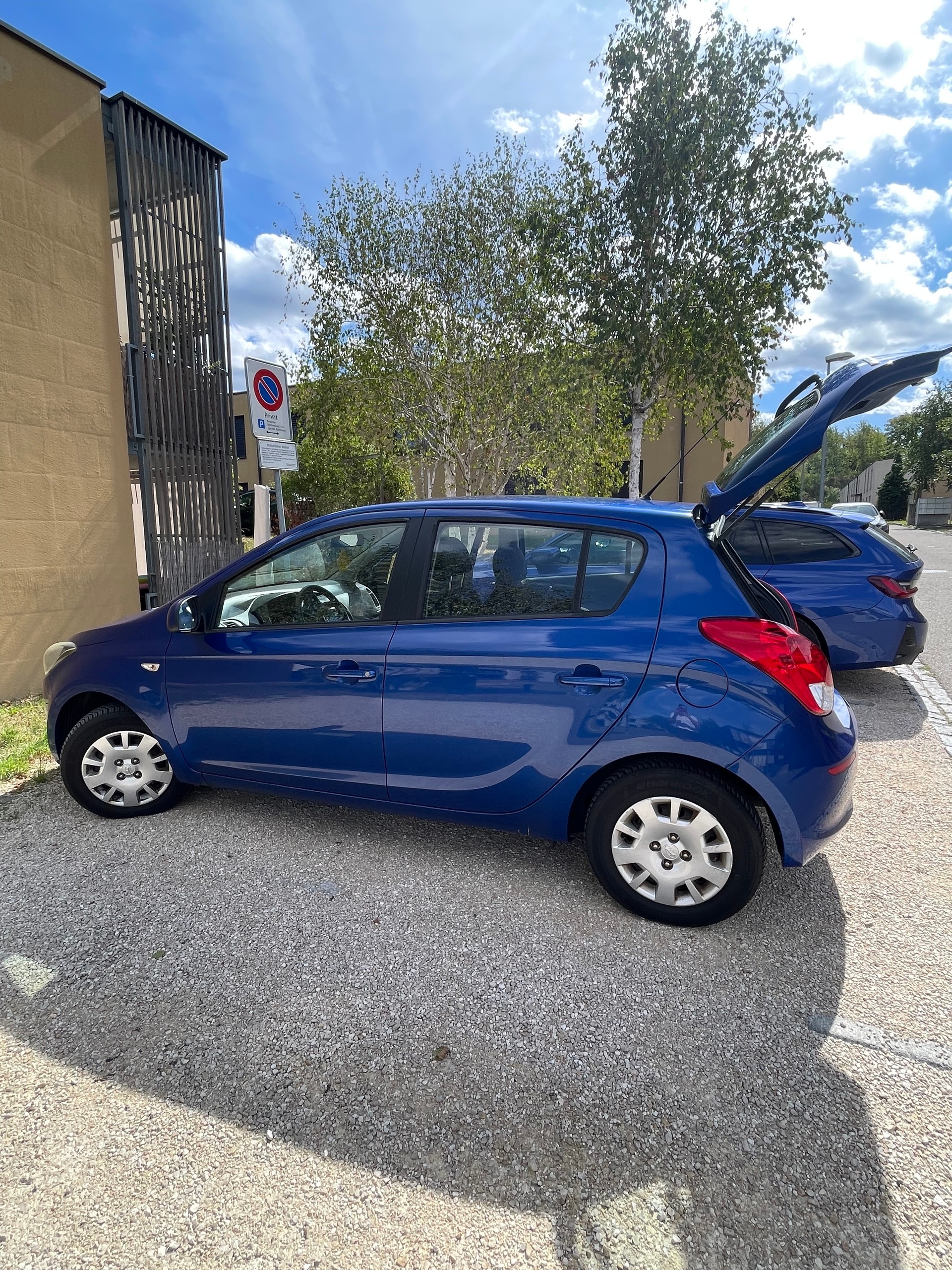 HYUNDAI i20-image-1