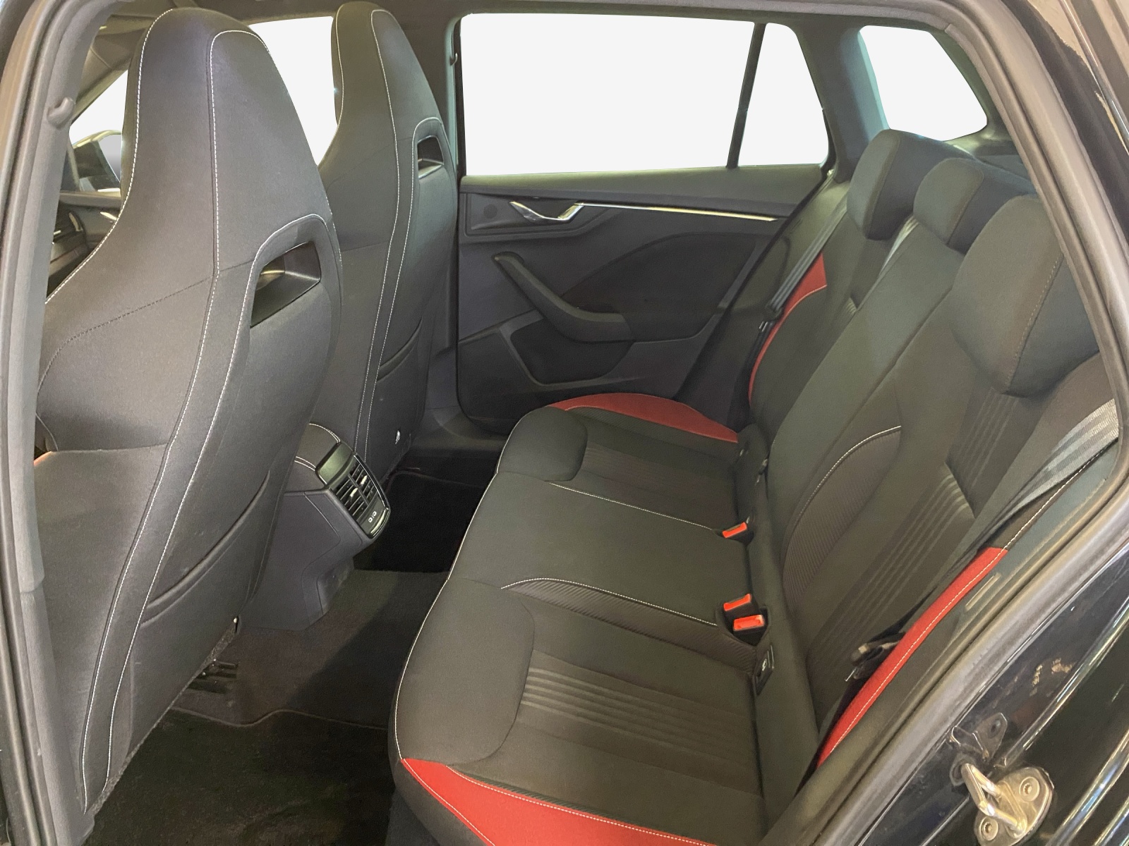 SKODA Kamiq 1.0 TSI Monte Carlo DSG-image-11