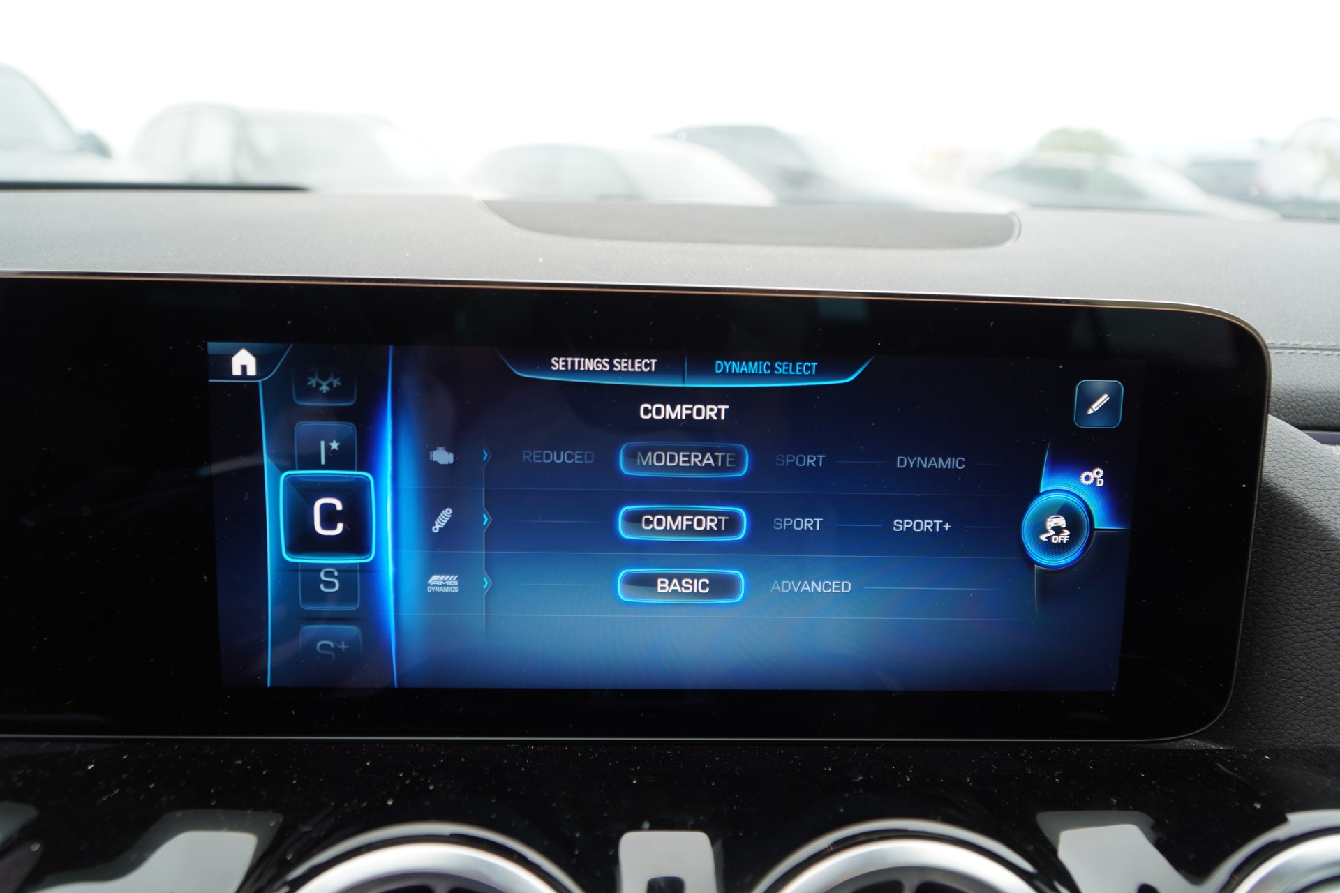MERCEDES-BENZ GLA AMG 35 4Matic 8G-DCT-image-19