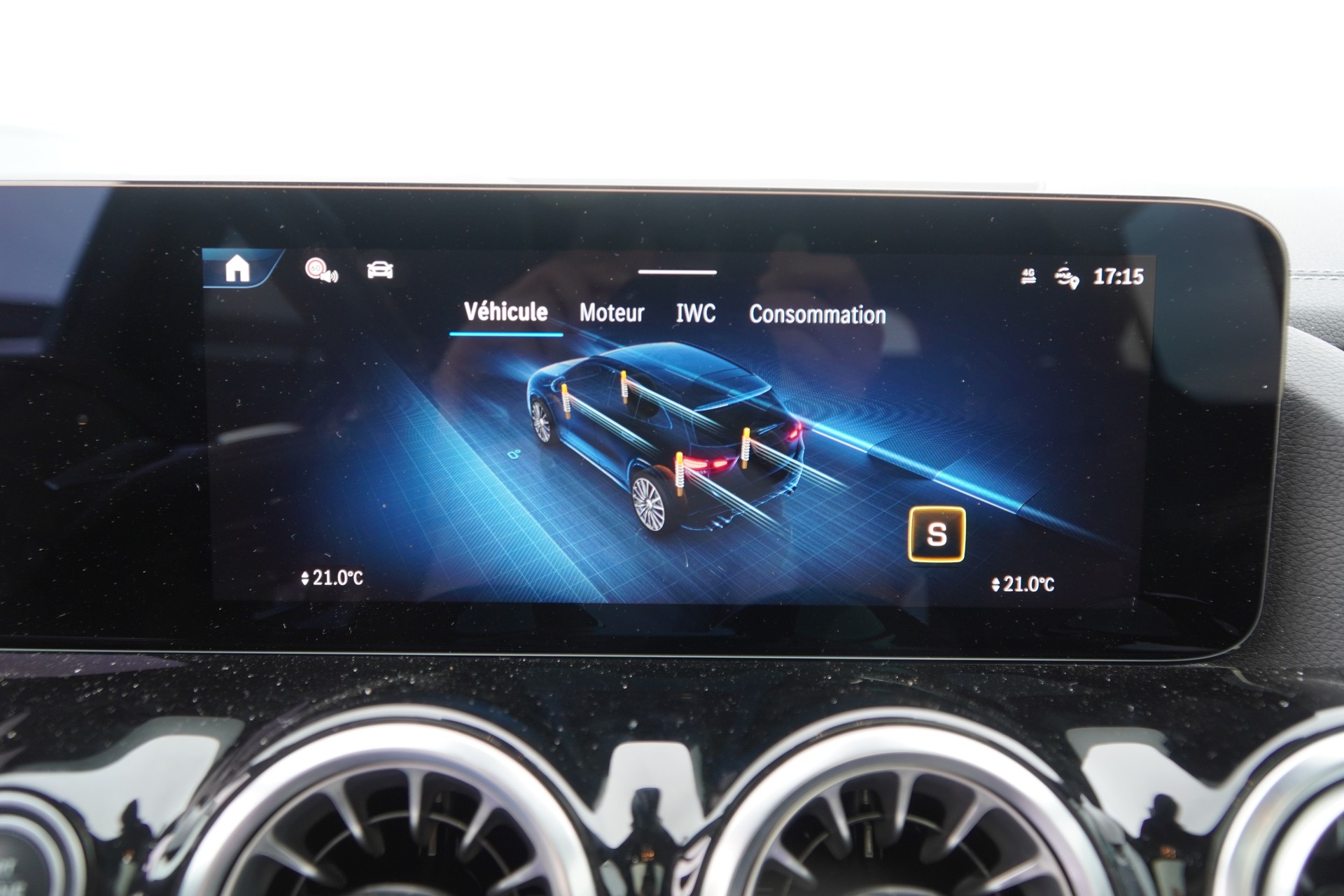 MERCEDES-BENZ GLA AMG 35 4Matic 8G-DCT-image-22
