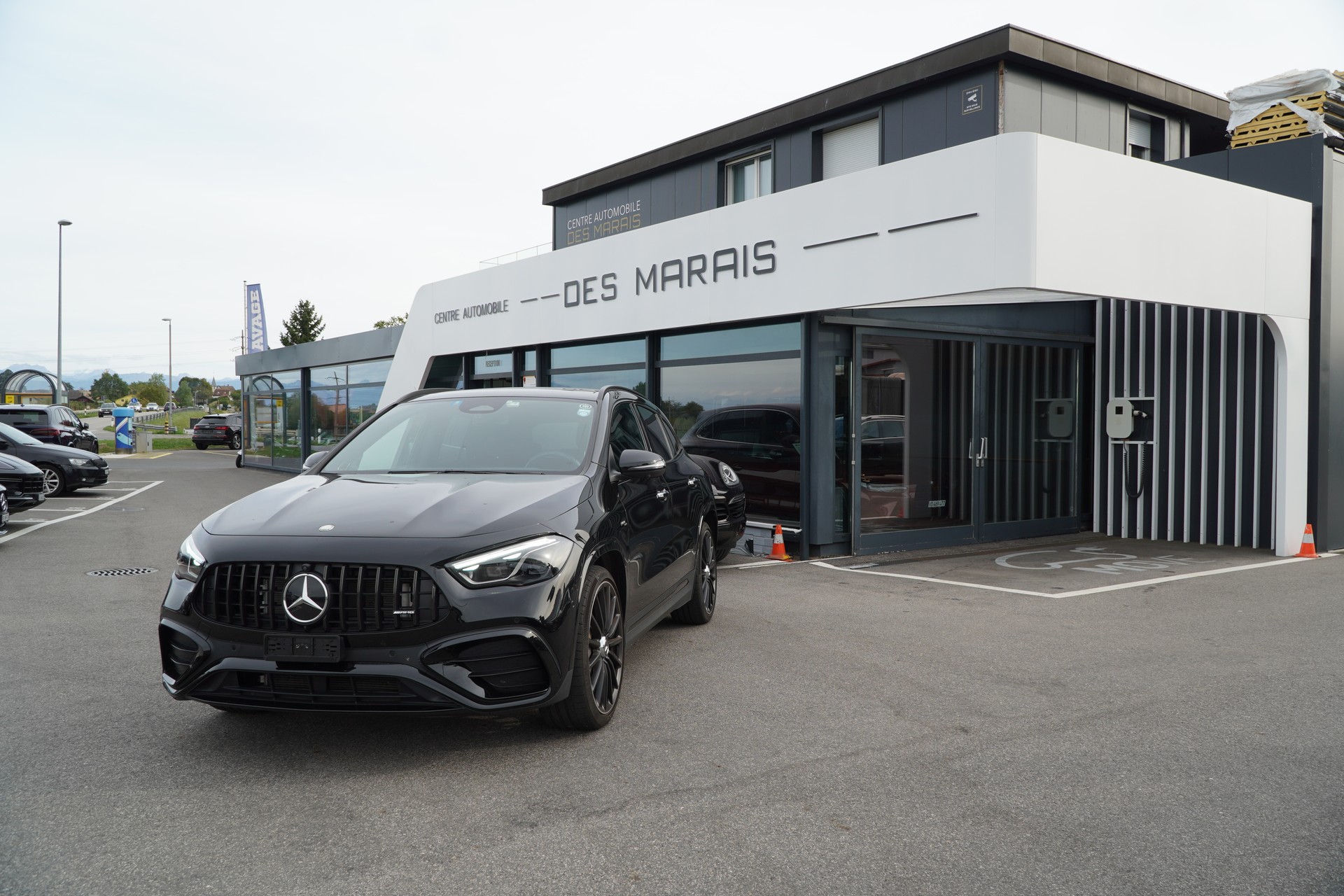 MERCEDES-BENZ GLA AMG 35 4Matic 8G-DCT-image-3