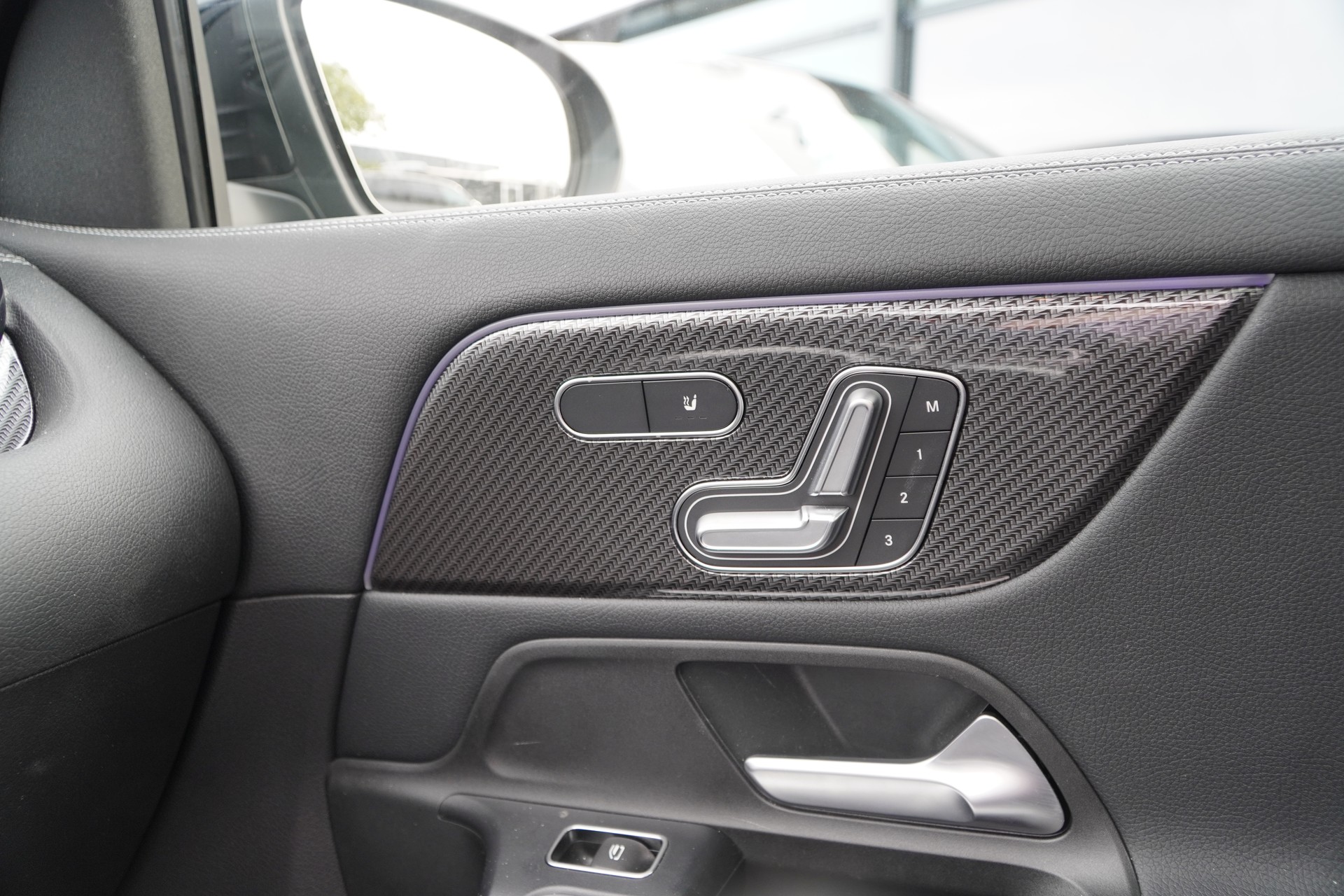 MERCEDES-BENZ GLA AMG 35 4Matic 8G-DCT-image-17