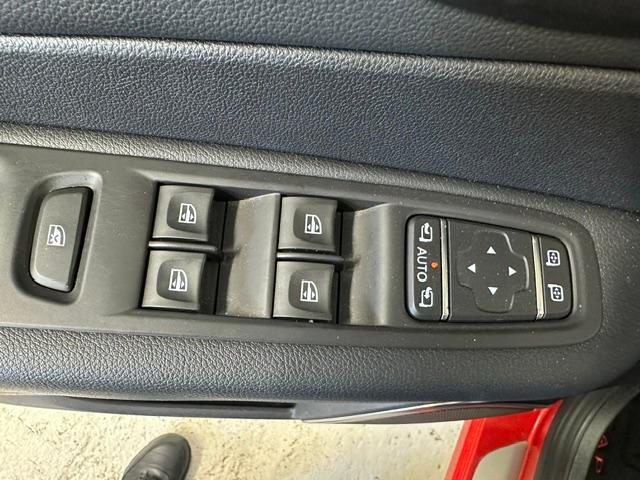 RENAULT Captur 1.3 TCe Red Edition EDC S/S PF-image-5