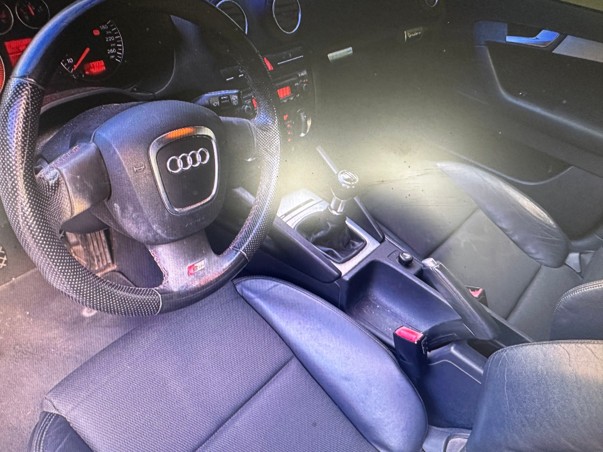 AUDI A3 2.0 Turbo FSI Ambition quattro-image-2