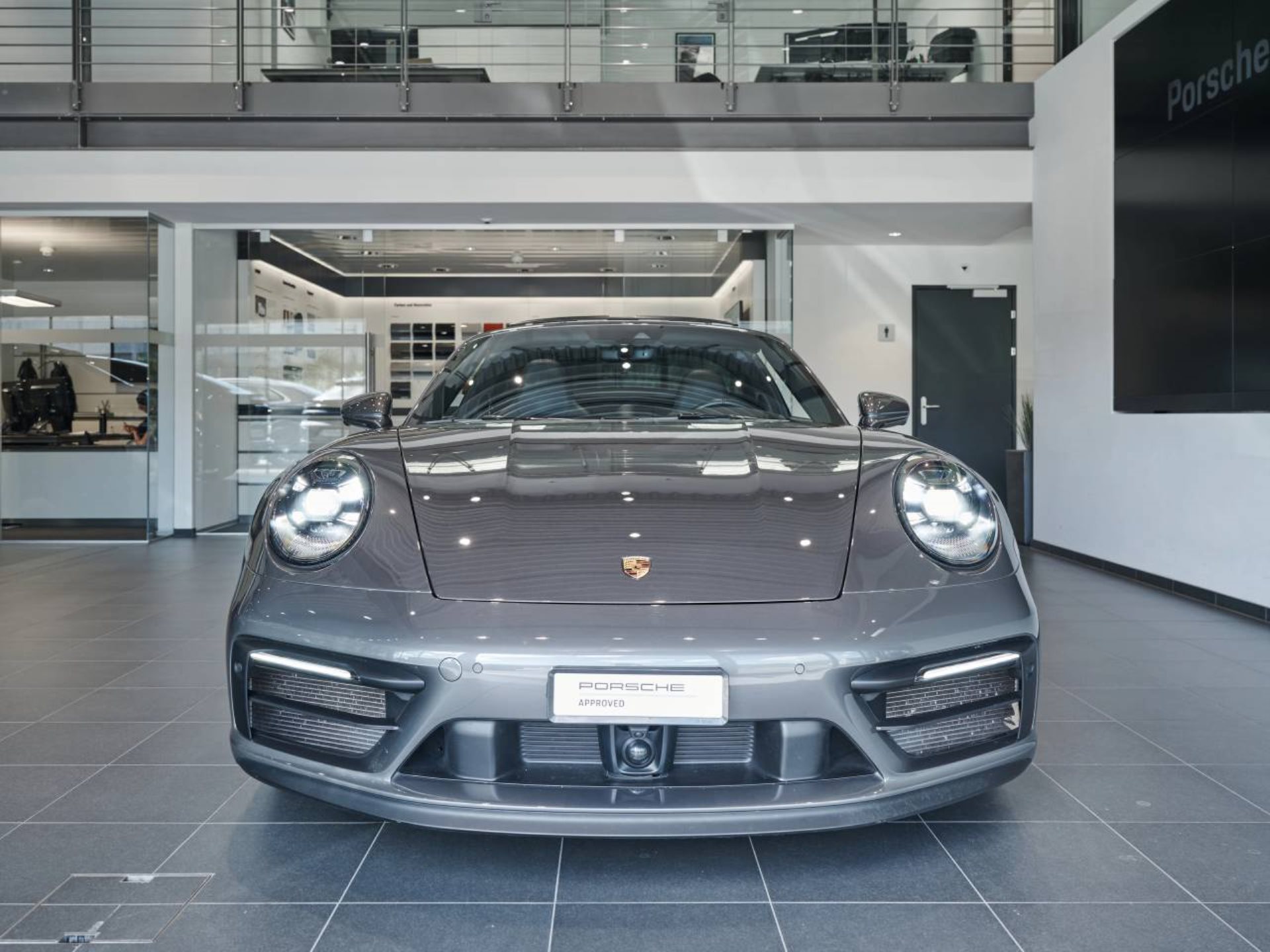 PORSCHE 911 Targa 4 GTS-image-8