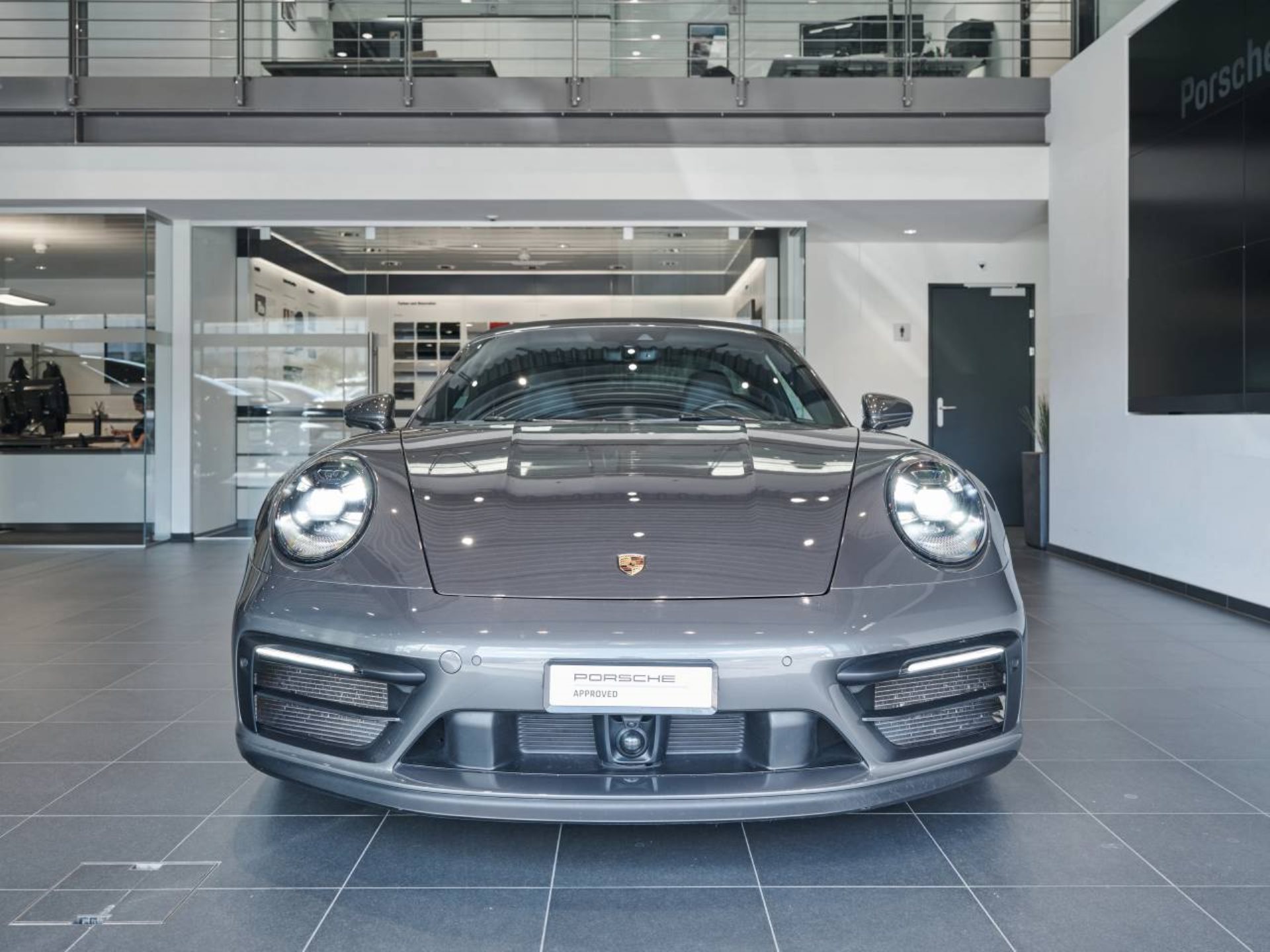 PORSCHE 911 Targa 4 GTS-image-16