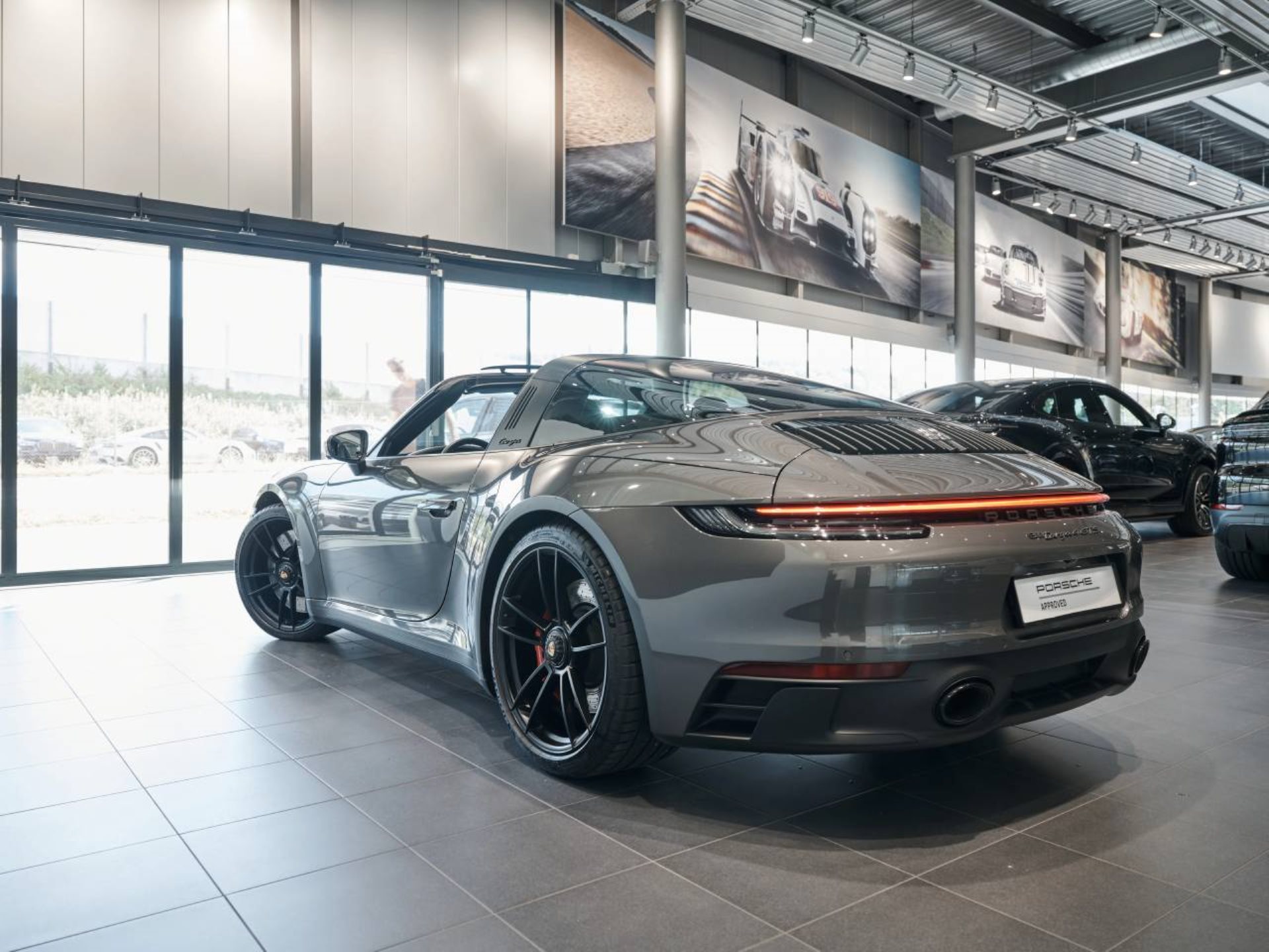PORSCHE 911 Targa 4 GTS-image-6