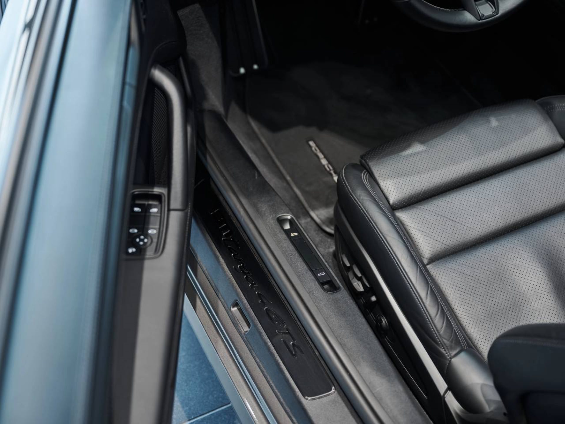 PORSCHE 911 Targa 4 GTS-image-27