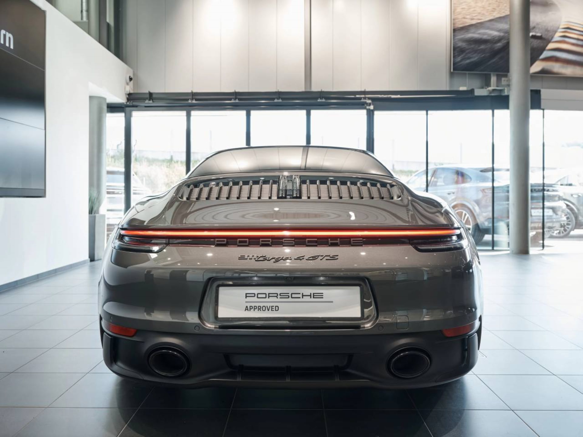 PORSCHE 911 Targa 4 GTS-image-13