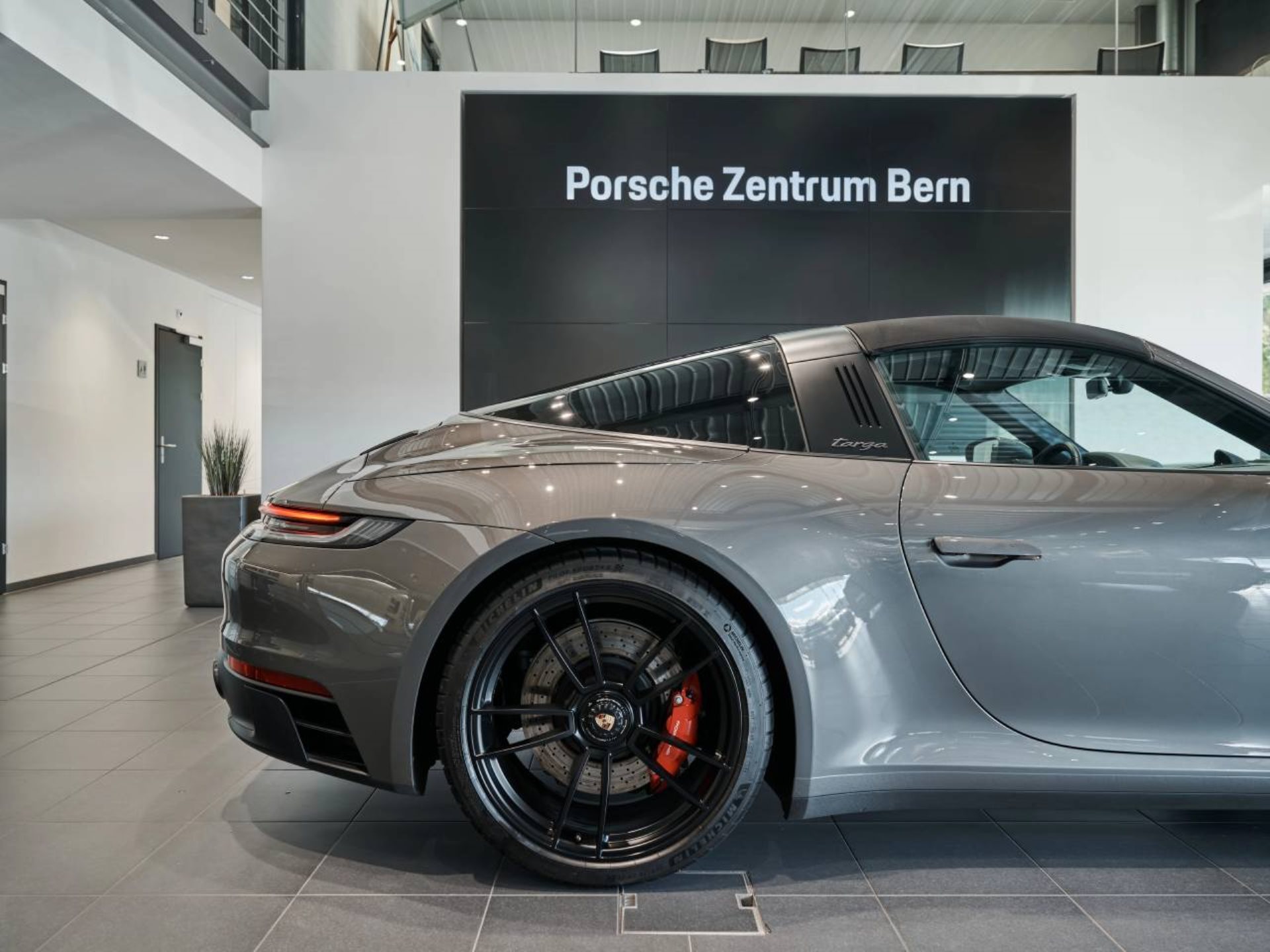 PORSCHE 911 Targa 4 GTS-image-19