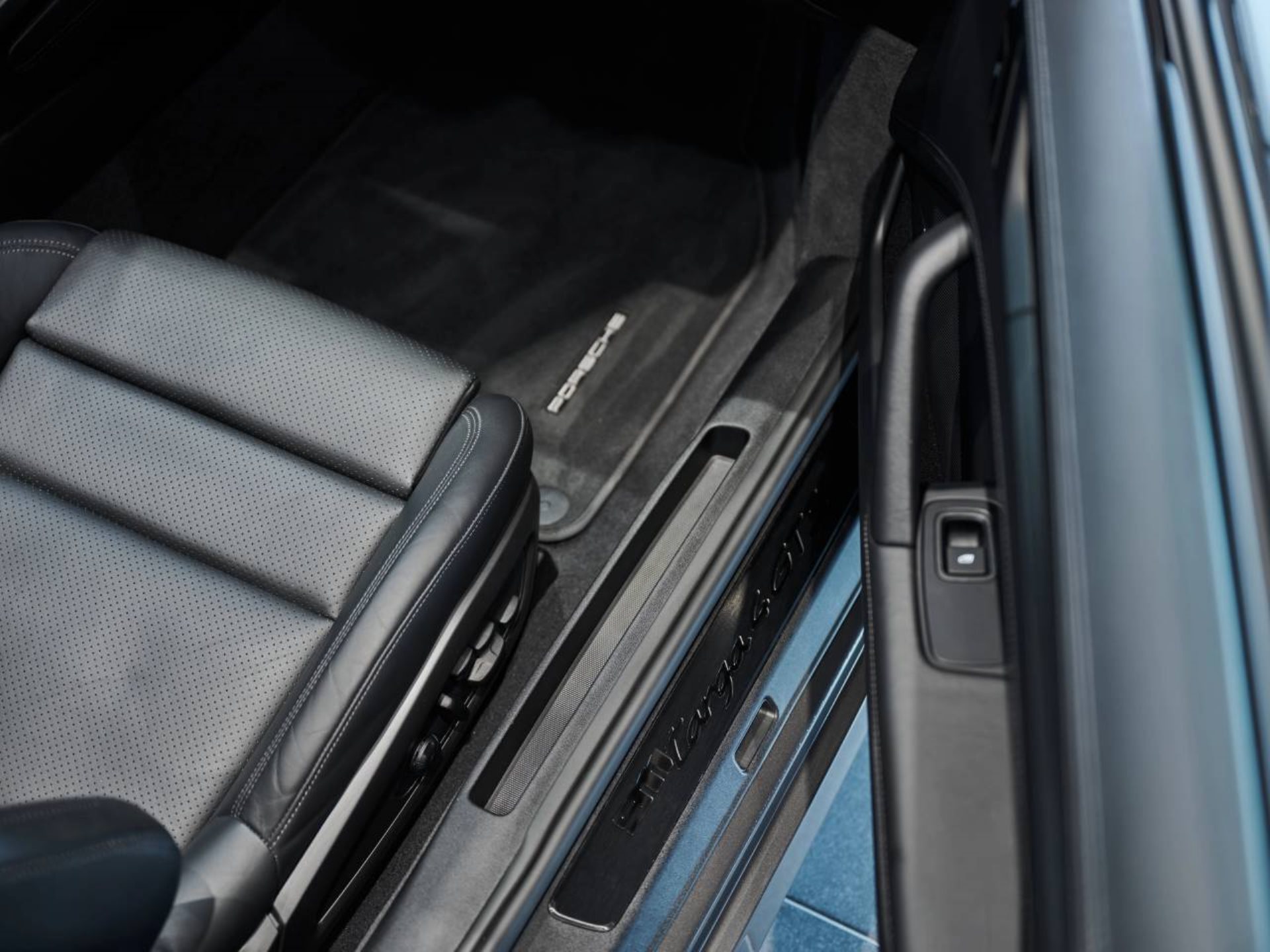 PORSCHE 911 Targa 4 GTS-image-29