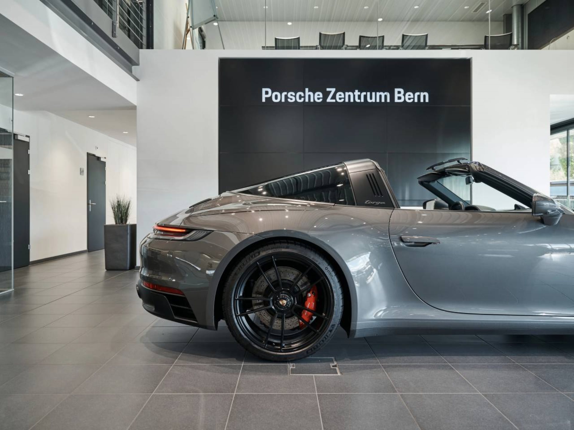 PORSCHE 911 Targa 4 GTS-image-17