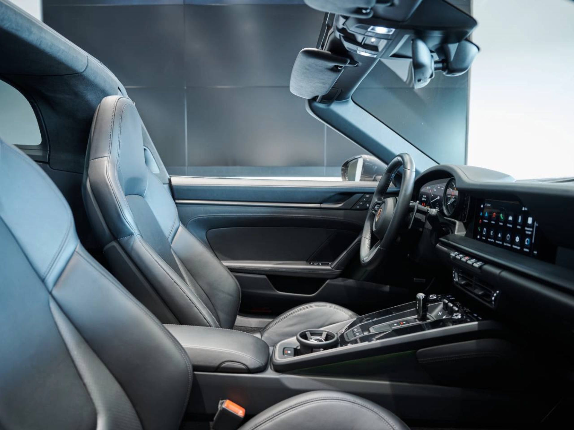 PORSCHE 911 Targa 4 GTS-image-24