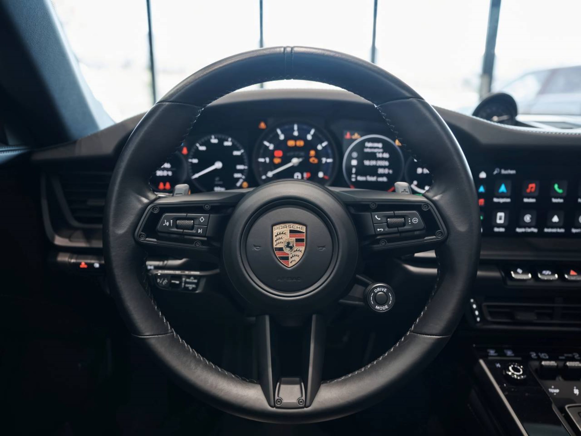 PORSCHE 911 Targa 4 GTS-image-21