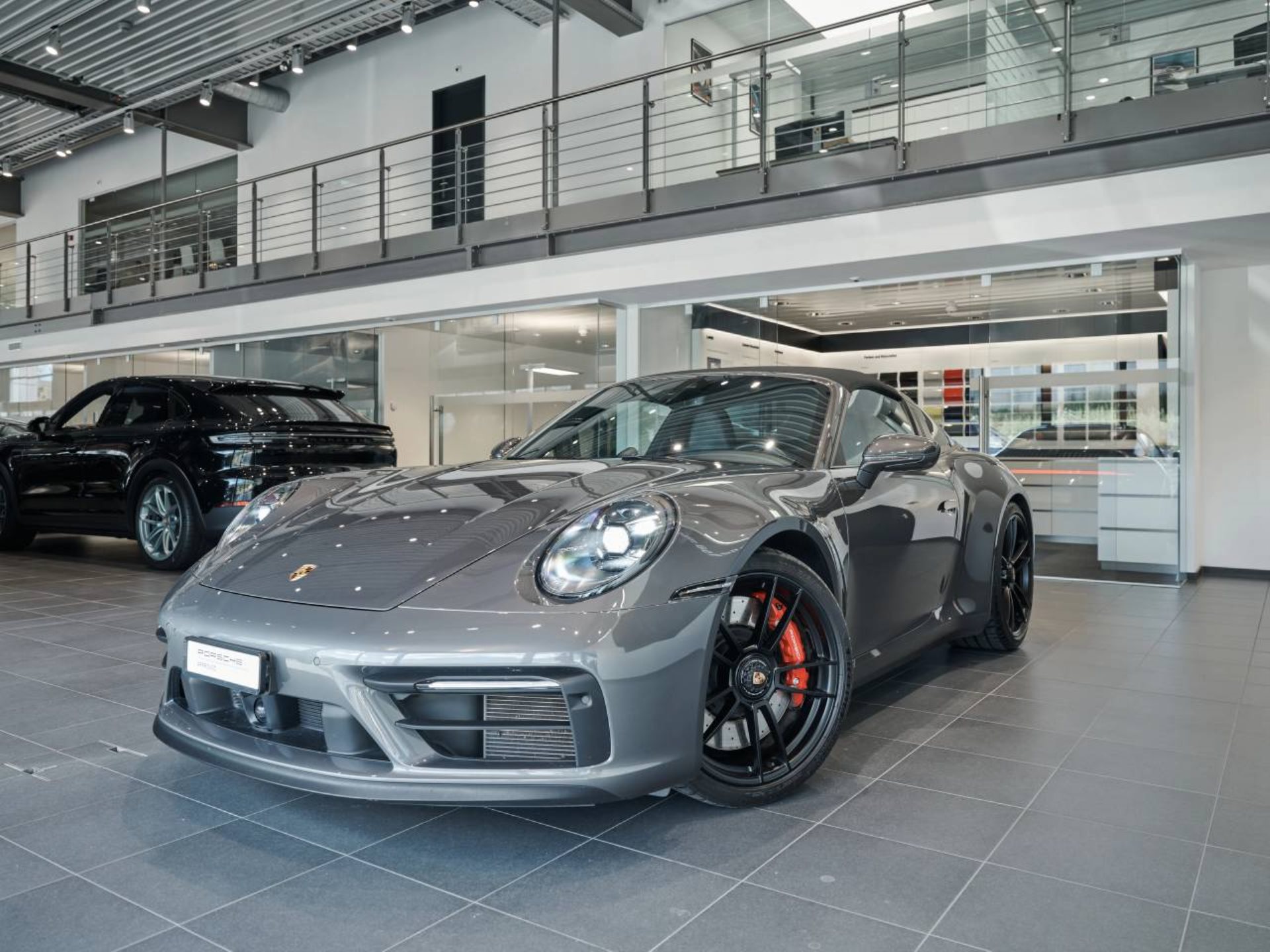 PORSCHE 911 Targa 4 GTS-image-15