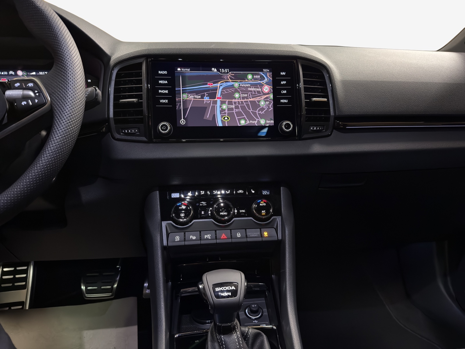 SKODA Karoq 2.0 TSI SportLine 4x4 DSG-image-10
