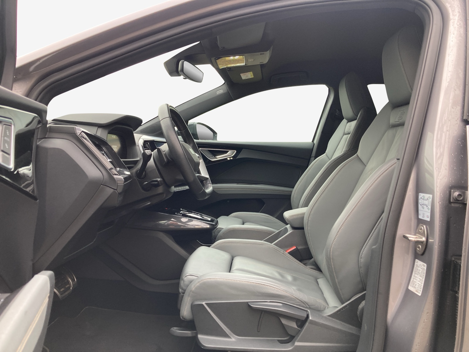 AUDI Q4 e-tron 50 quattro-image-8