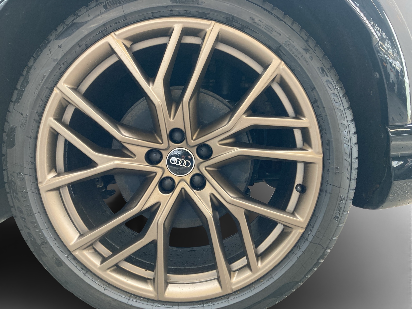 AUDI Q4 e-tron 50 quattro-image-16