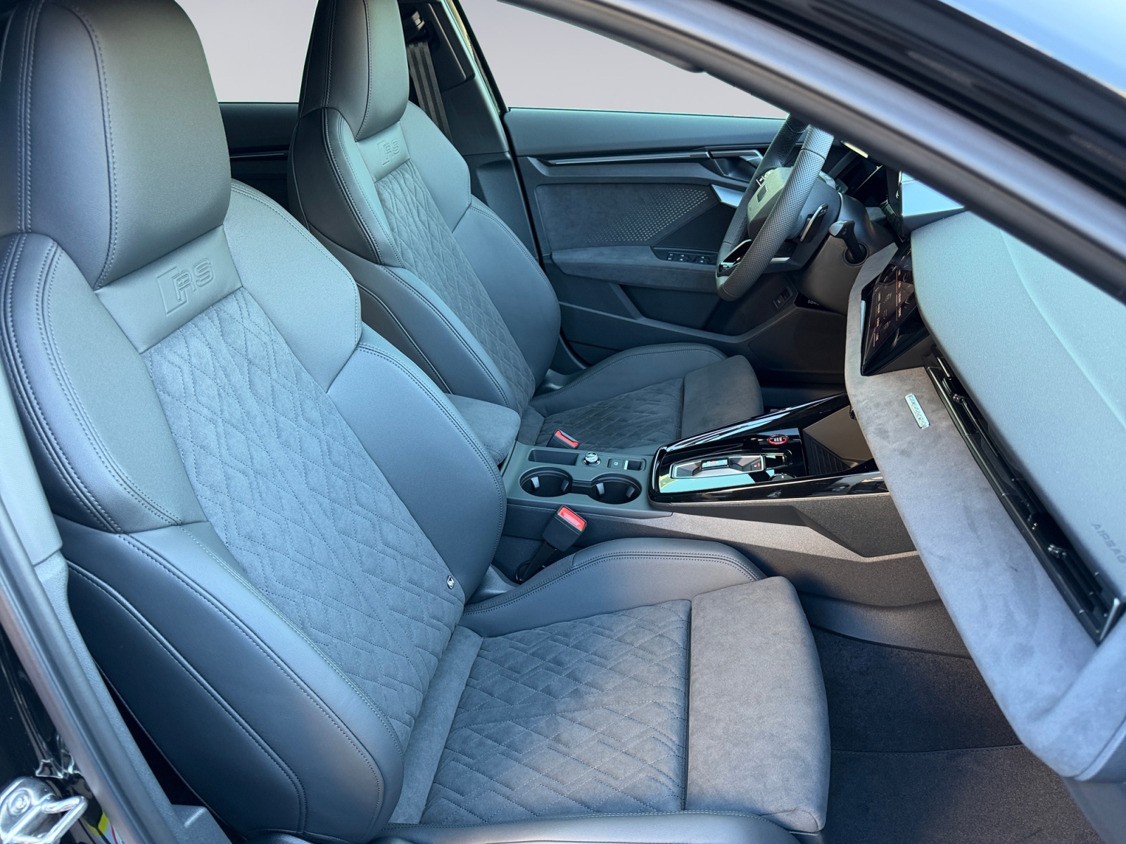 AUDI RS3 Sportback 2.5 TSI quattro S-tronic-image-11