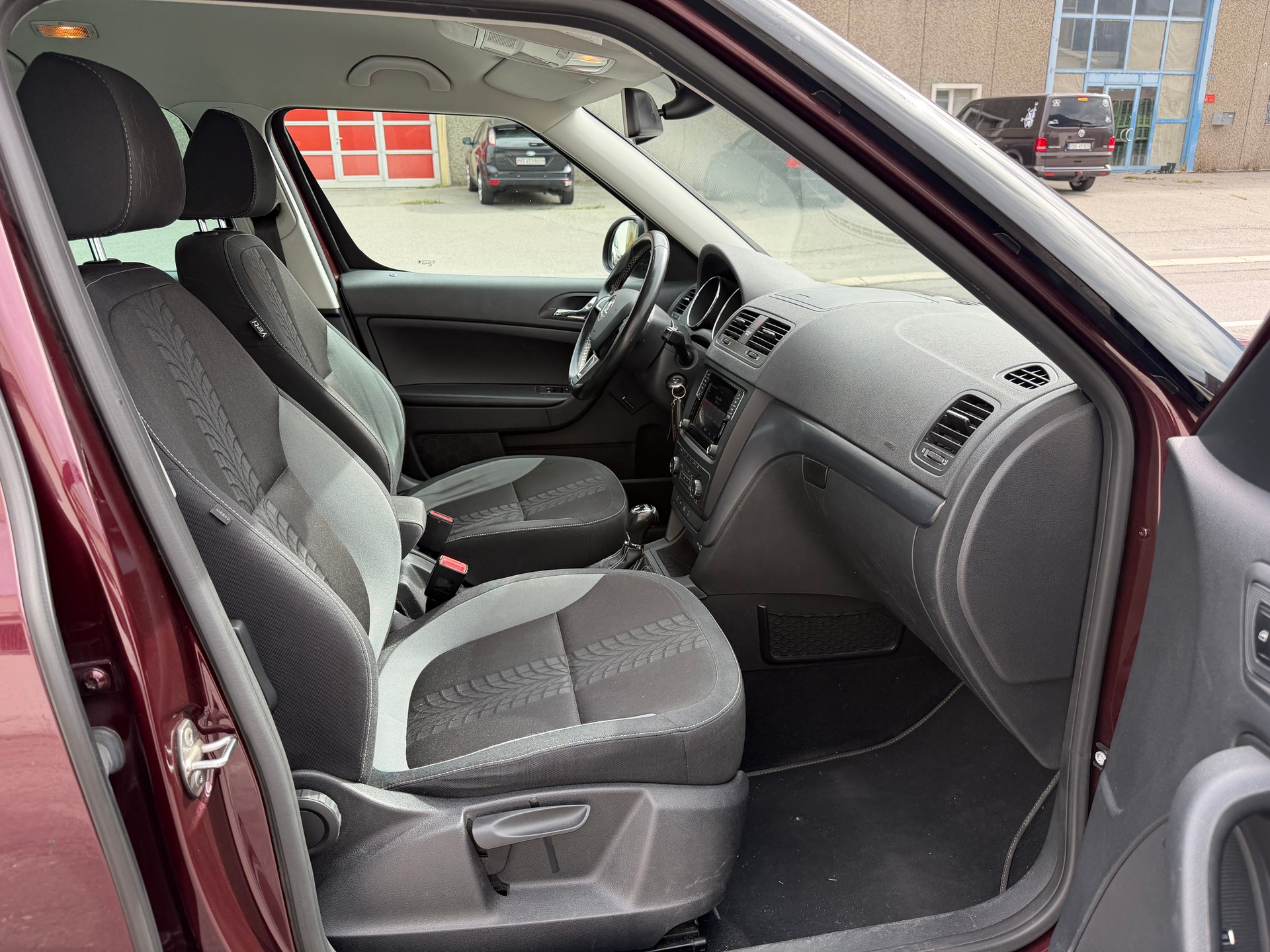 SKODA Yeti 1.8 TSI Outdoor Adventure 4x4 DSG-image-5