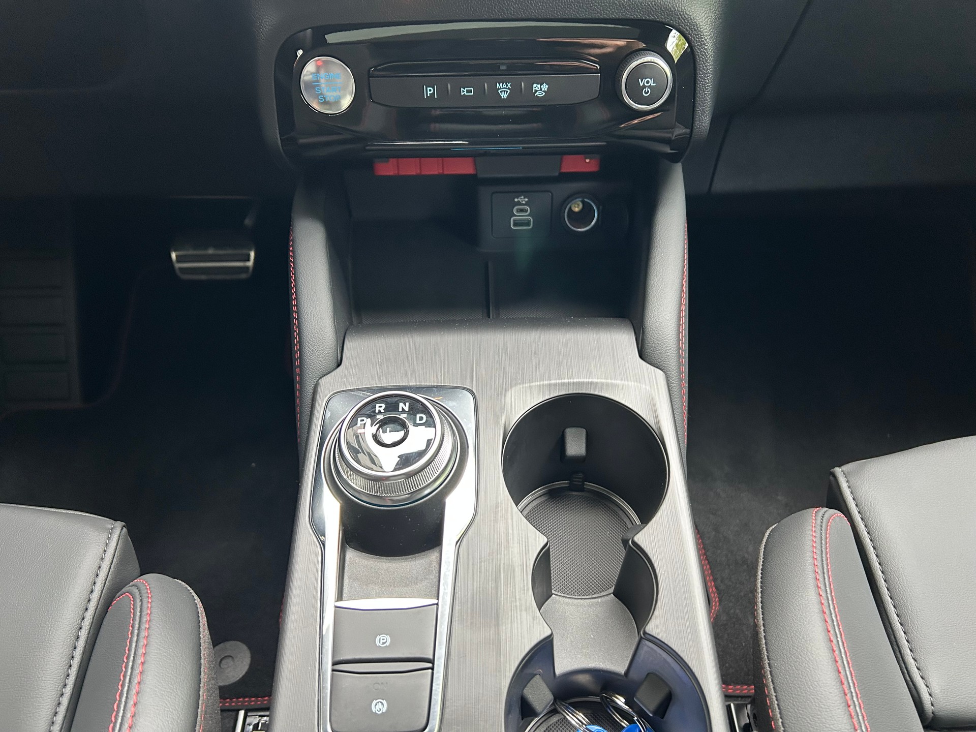 FORD Kuga 2.5 FHEV ST-Line X 4WD-image-12