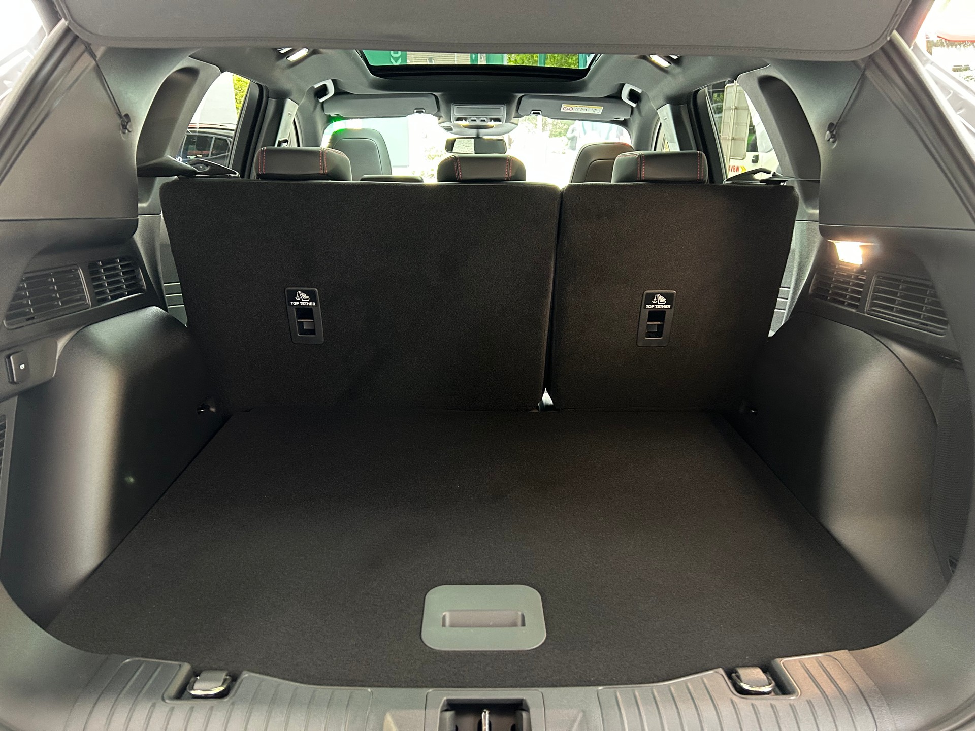 FORD Kuga 2.5 FHEV ST-Line X 4WD-showroom-element-3