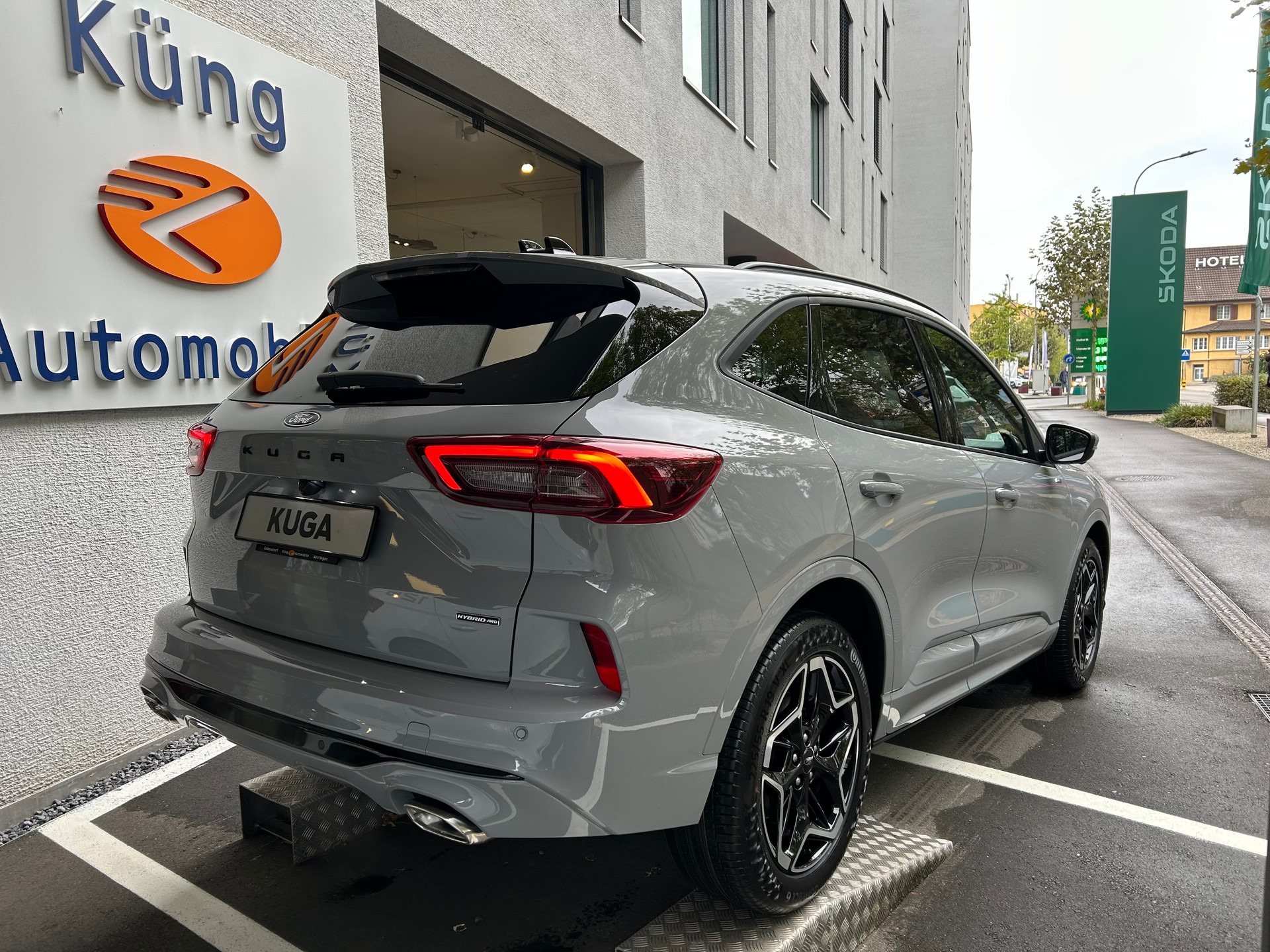 FORD Kuga 2.5 FHEV ST-Line X 4WD-showroom-element-2