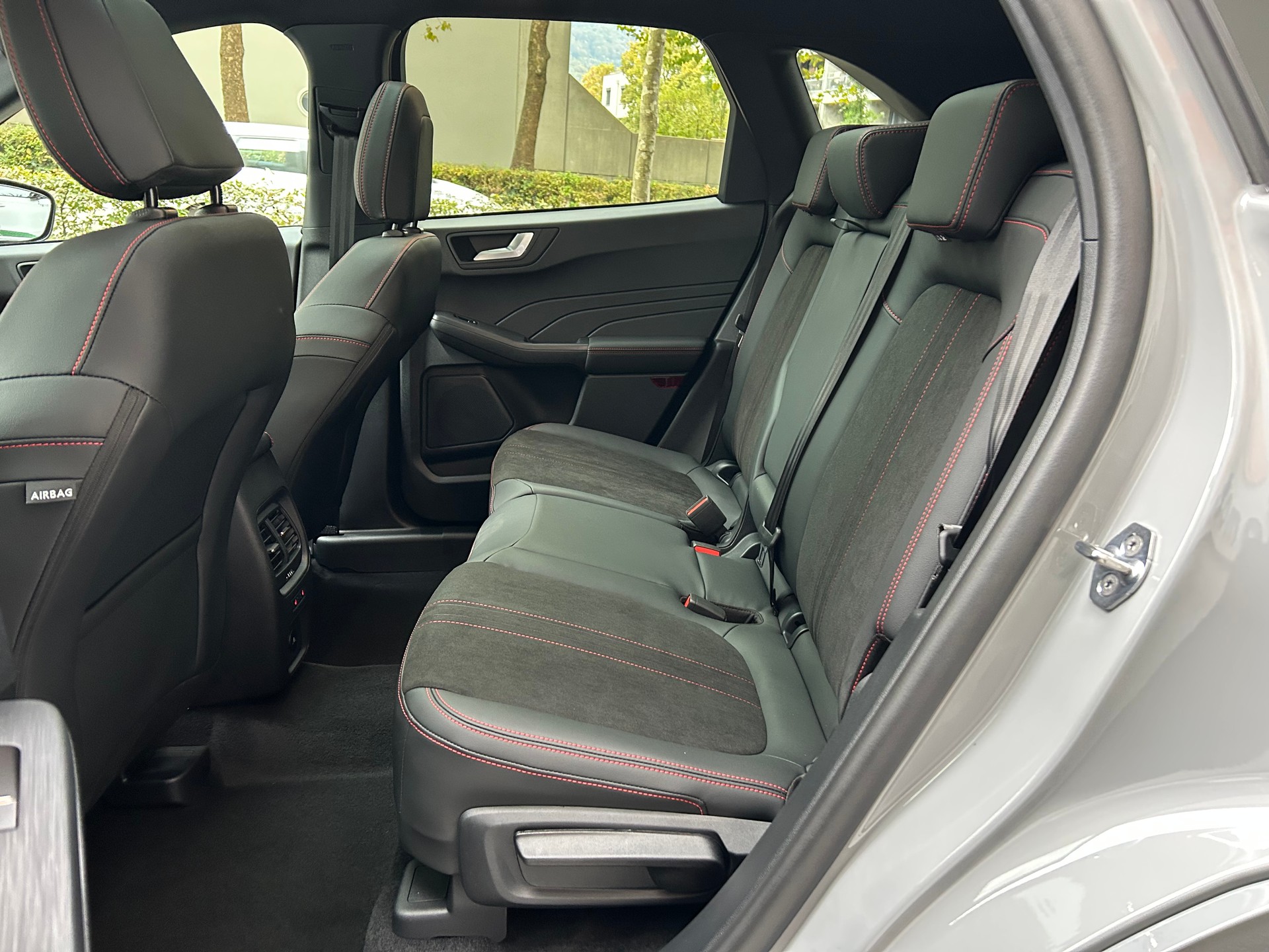 FORD Kuga 2.5 FHEV ST-Line X 4WD-image-16