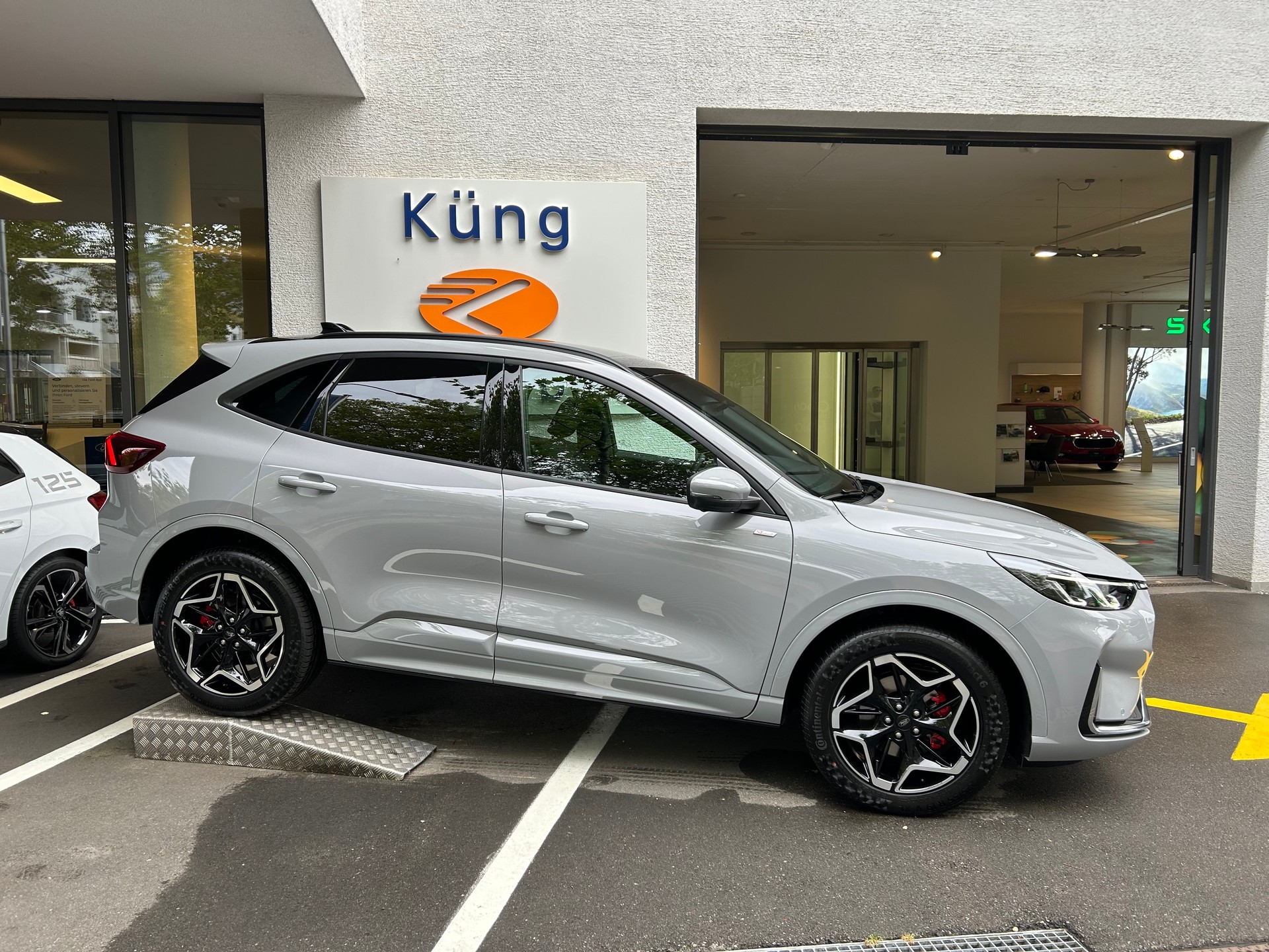 FORD Kuga 2.5 FHEV ST-Line X 4WD-showroom-element-1